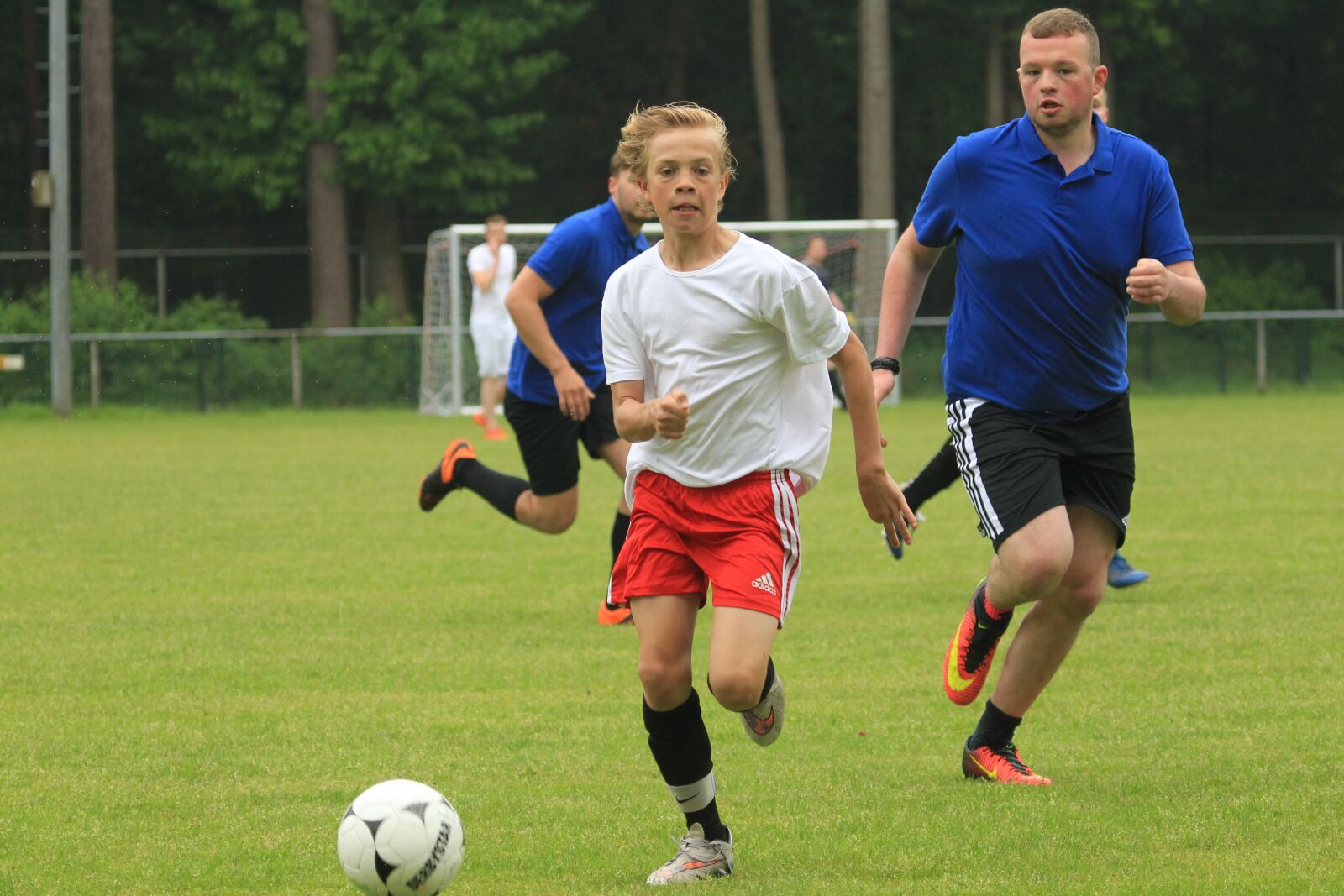 Canon EF 100-400mm F4.5-5.6L IS USM sample photo. Football, tournament, zeist photography