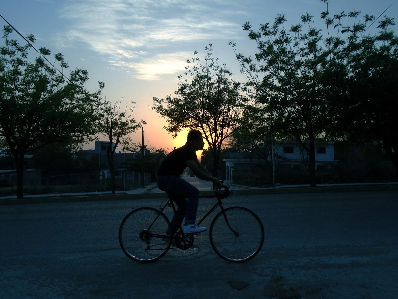 Sony Cyber-shot DSC-W800 sample photo. Bicicleta, atardecer, coronavirus photography