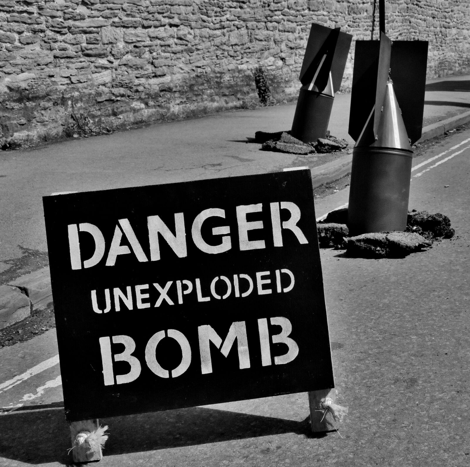 Canon EOS 750D (EOS Rebel T6i / EOS Kiss X8i) sample photo. War, sign, ww2 photography