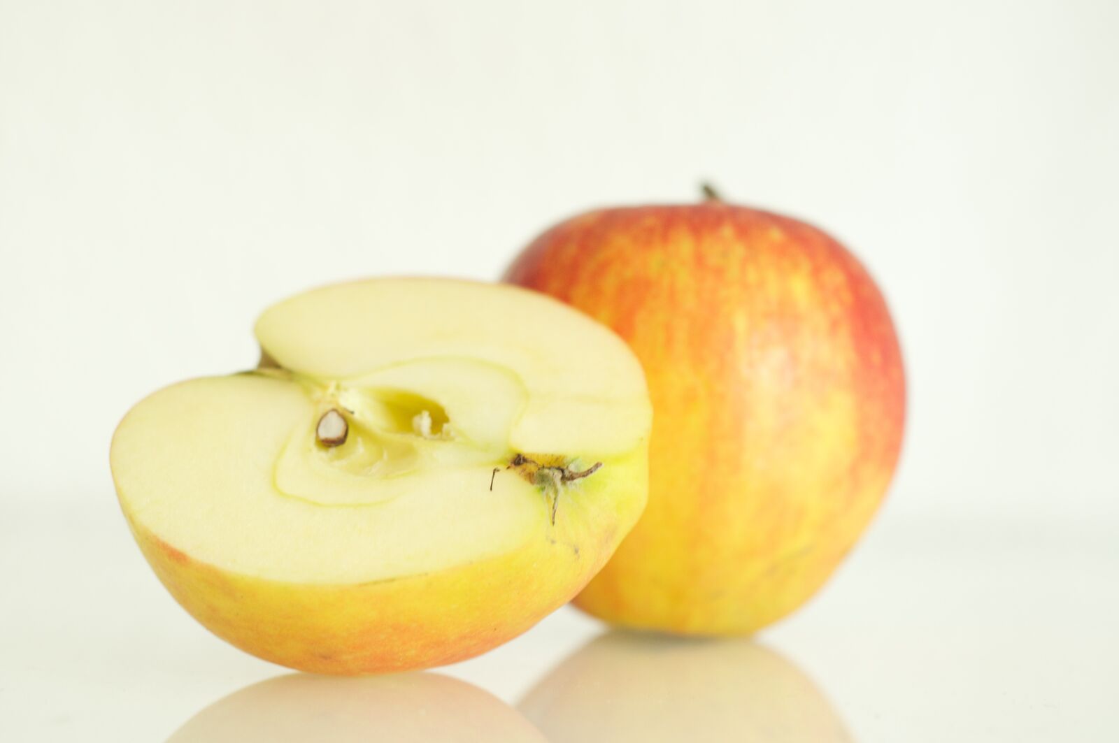 Nikon D90 sample photo. Apple, half, sliced photography