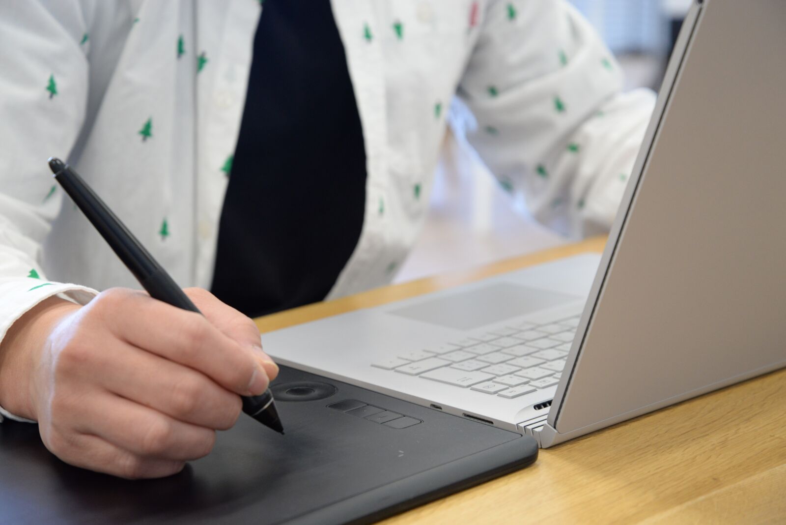 Nikon D610 sample photo. Graphics tablet, designer, computer photography
