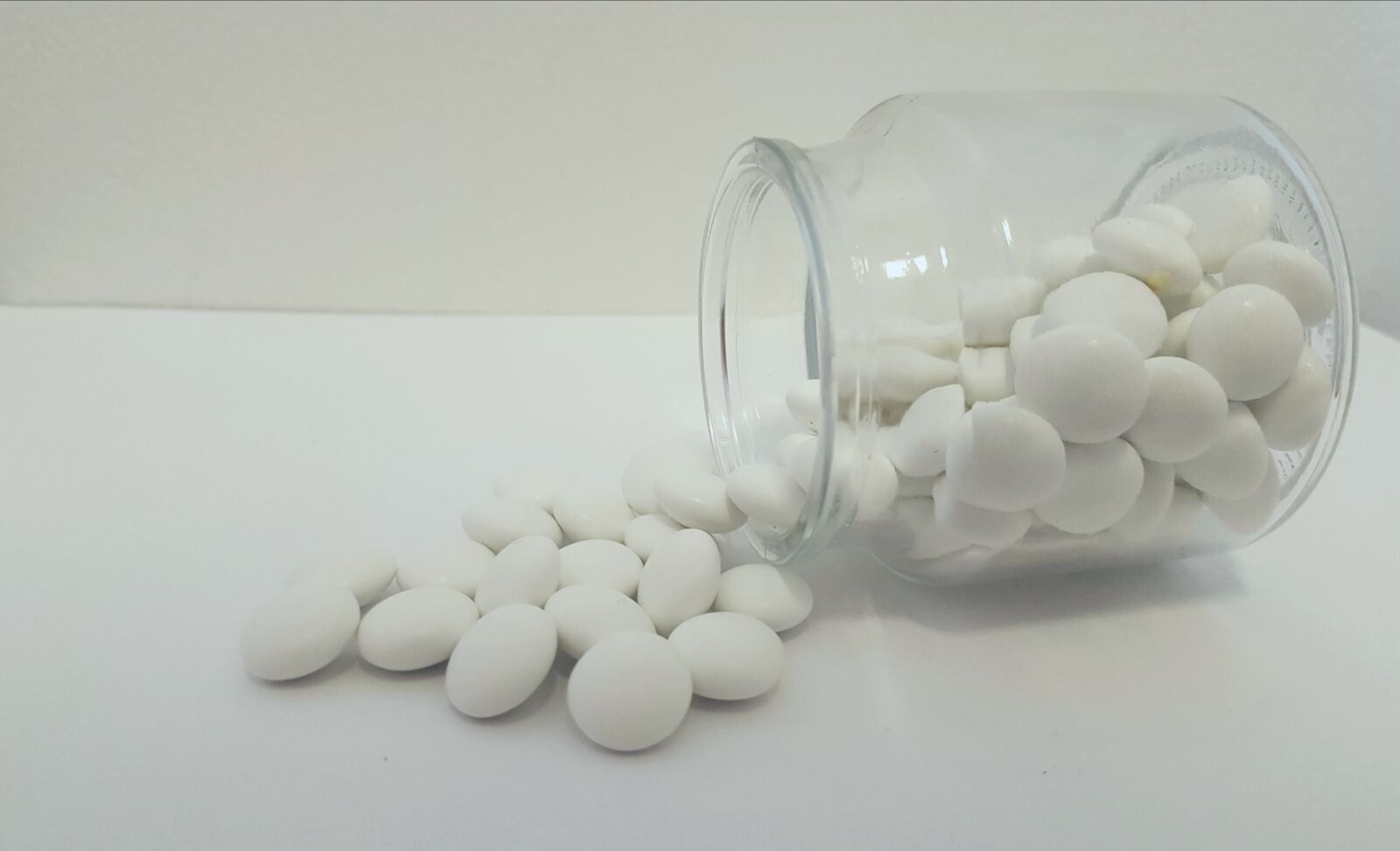 Samsung Galaxy S6 sample photo. White, jar, glass photography