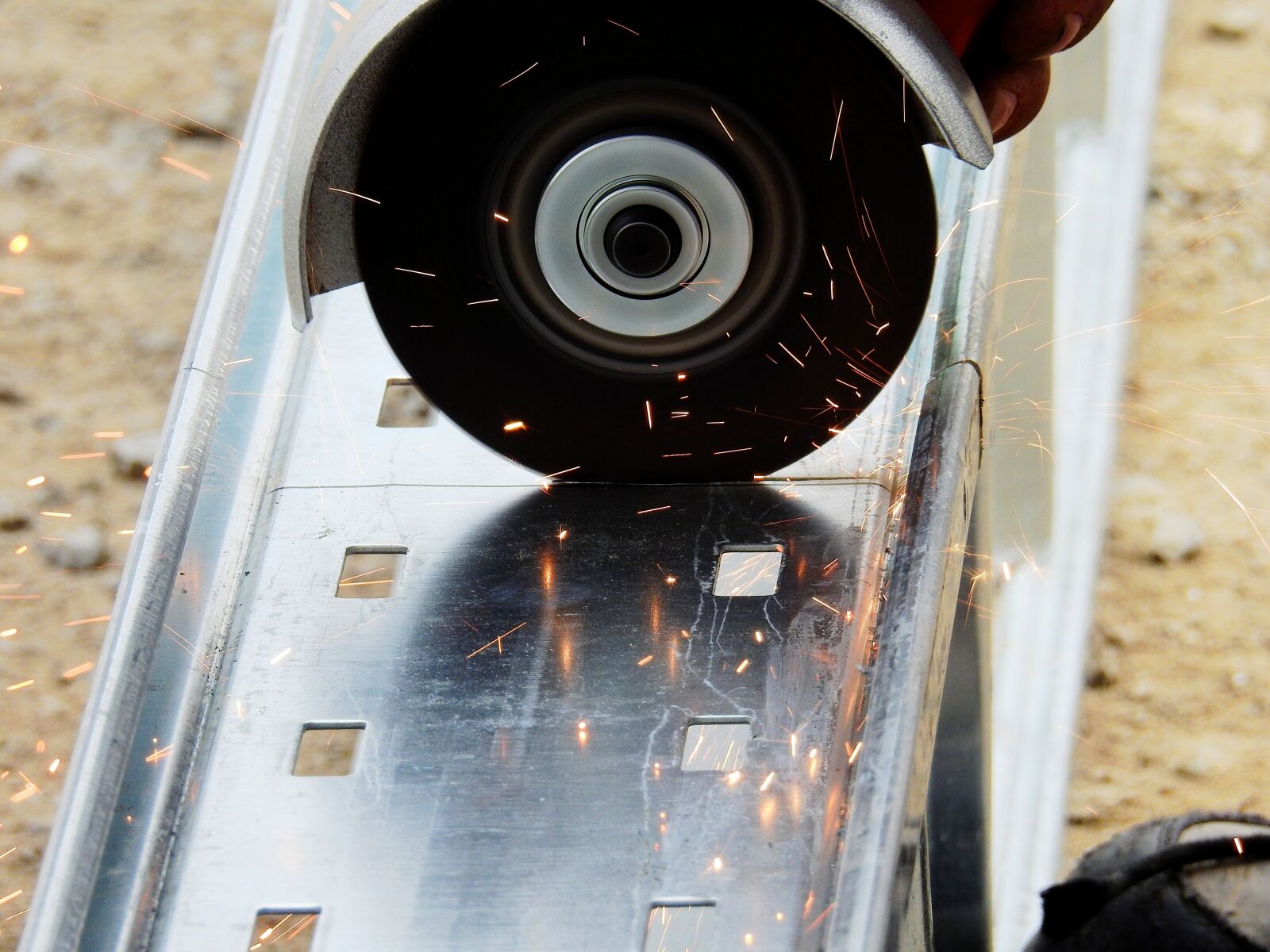 Nikon Coolpix P900 sample photo. Flex, flexing, angle grinder photography