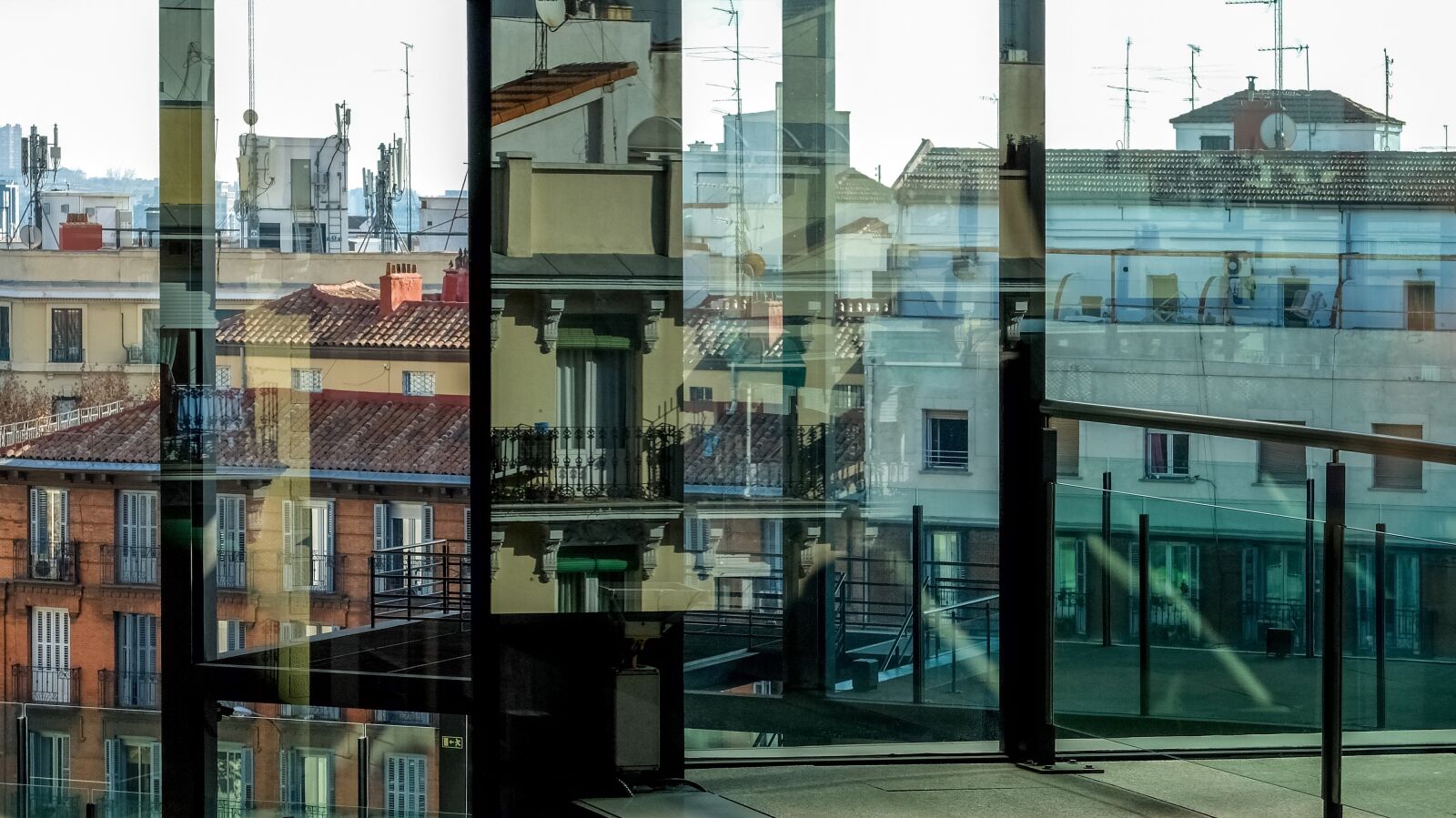 Fujifilm X30 sample photo. Glass, reflection, architecture photography
