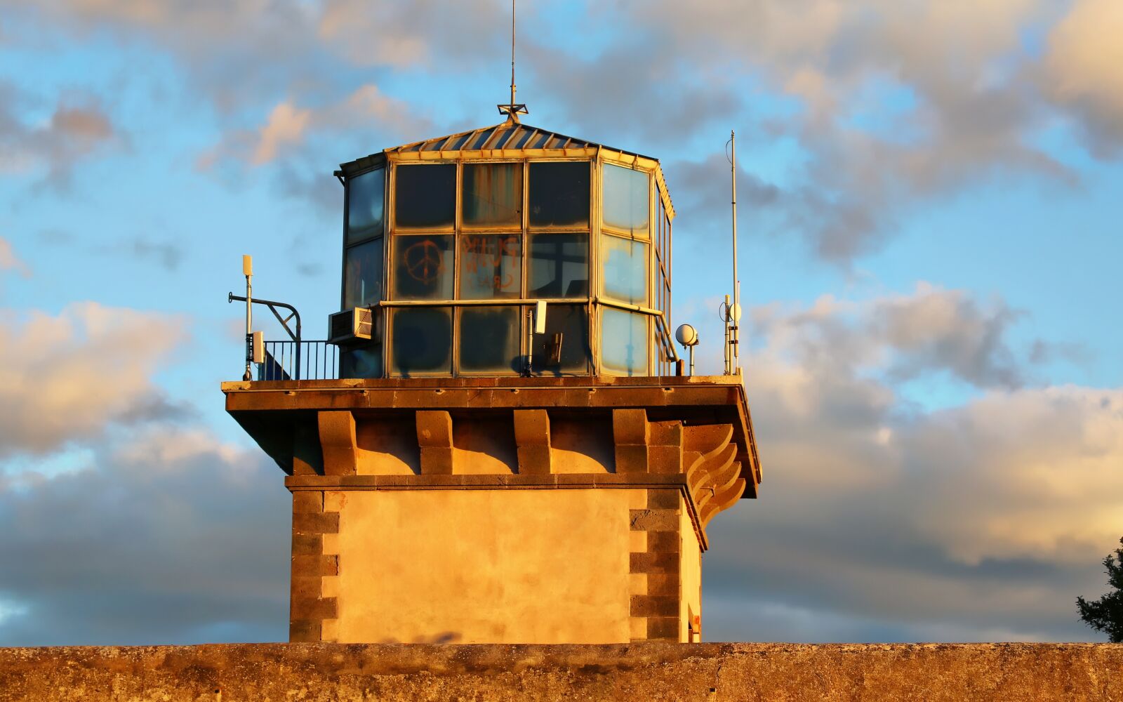 Canon EOS 5D Mark III sample photo. Sea, lighthouse, sun photography