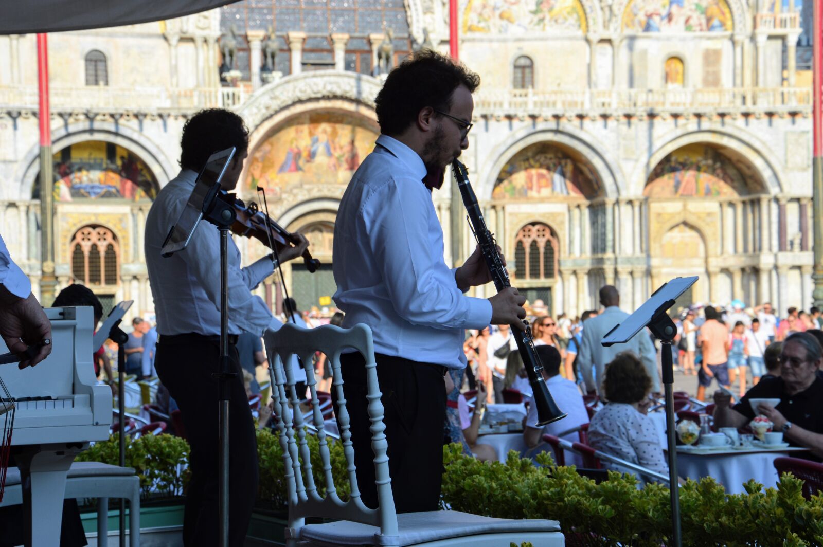 Nikon D3200 sample photo. Venice, st mark's, musicians photography