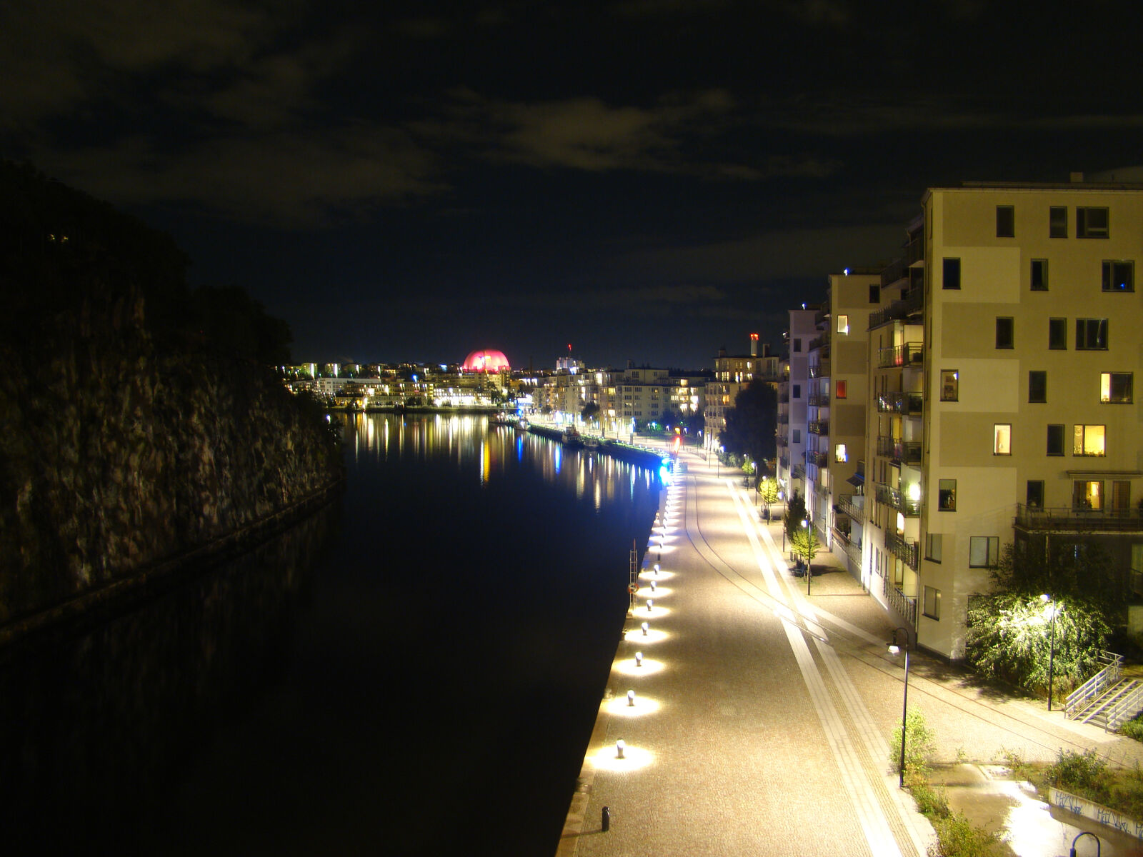 Sony Cyber-shot DSC-H50 sample photo. City, night, sweden photography