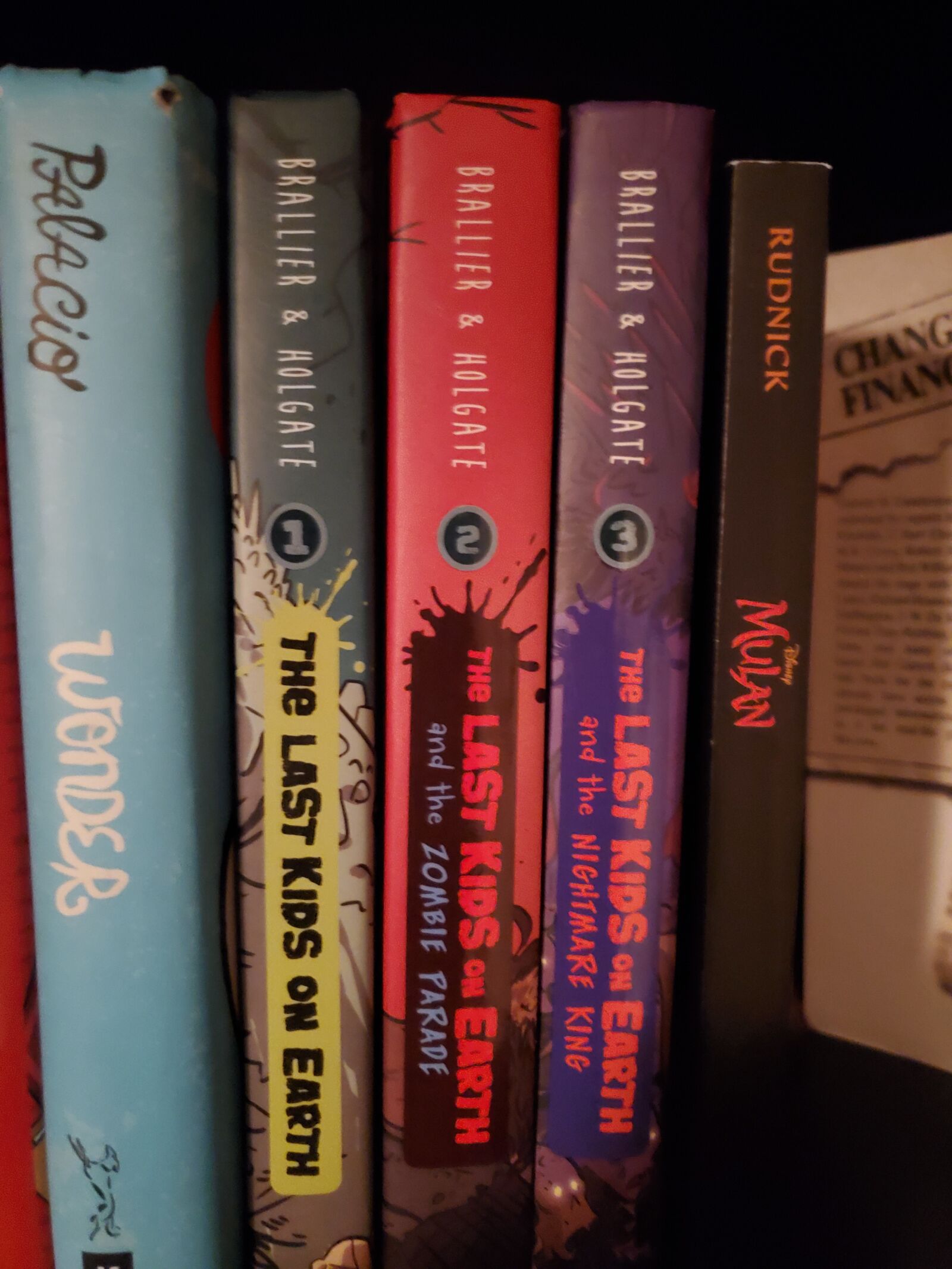Samsung Galaxy S10+ sample photo. Kids, books, reading photography