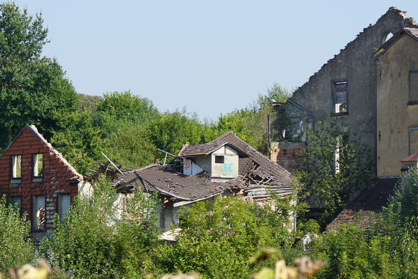 Sony 70-400mm F4-5.6 G SSM sample photo. Abandoned place, spinning, ruin photography