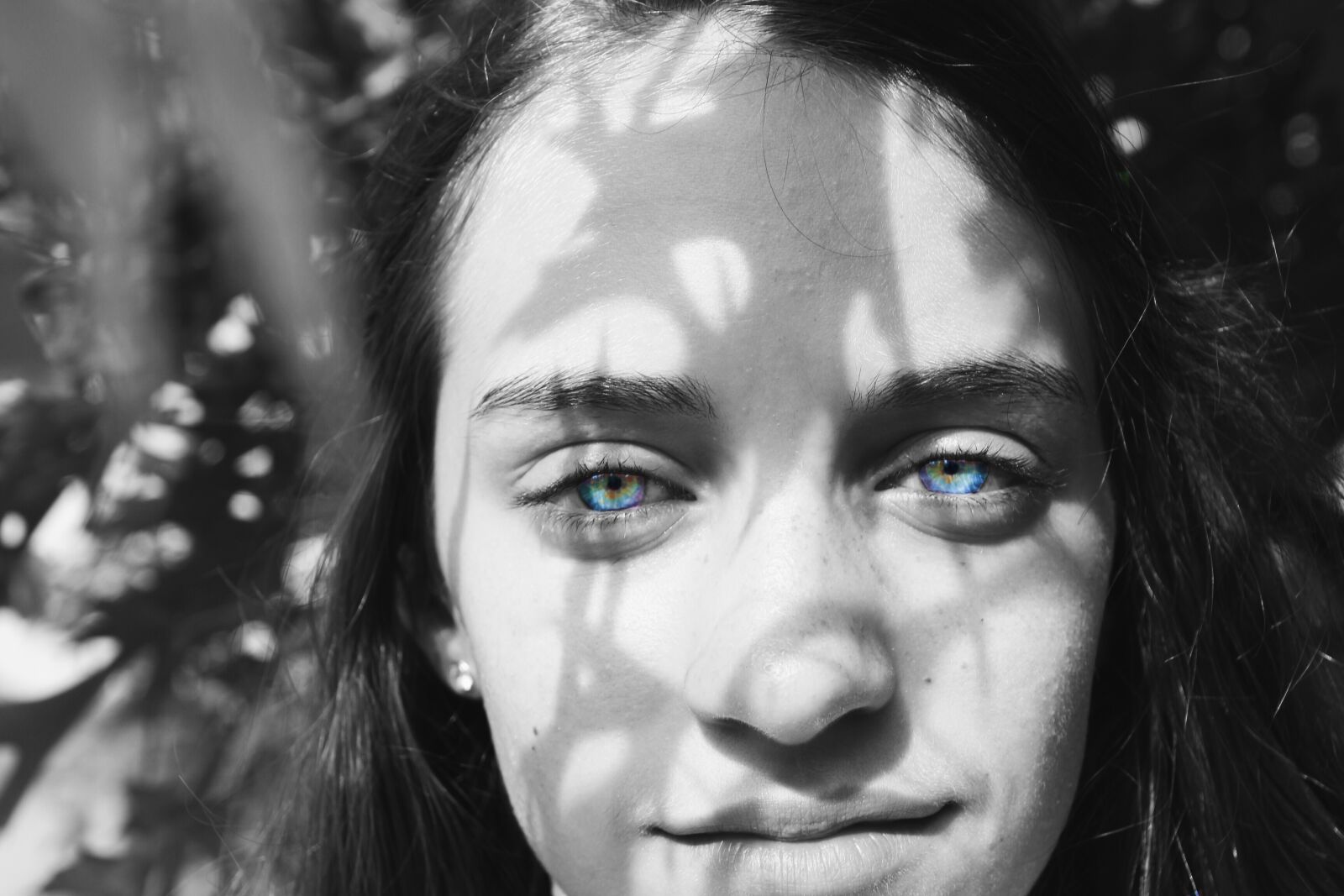 Canon EOS 100D (EOS Rebel SL1 / EOS Kiss X7) sample photo. Black, and, white, blue photography
