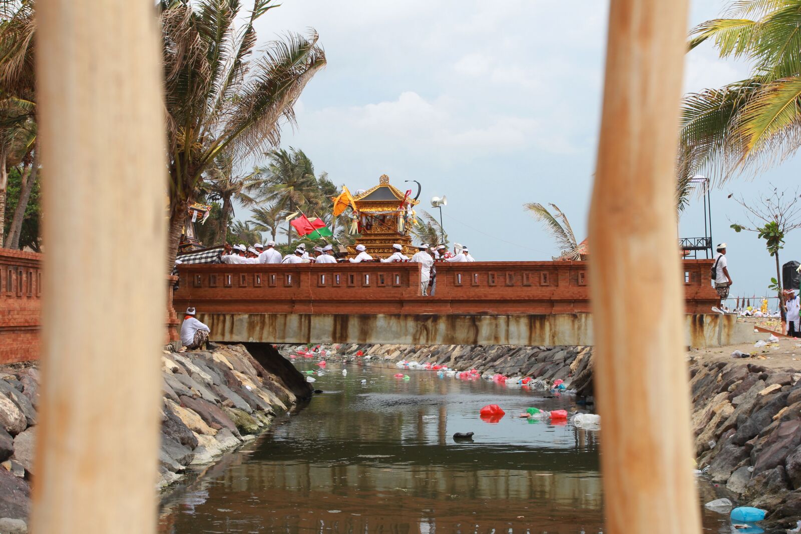 Canon EOS 60D + Canon EF 17-40mm F4L USM sample photo. Balinese, ceremonial, bali photography