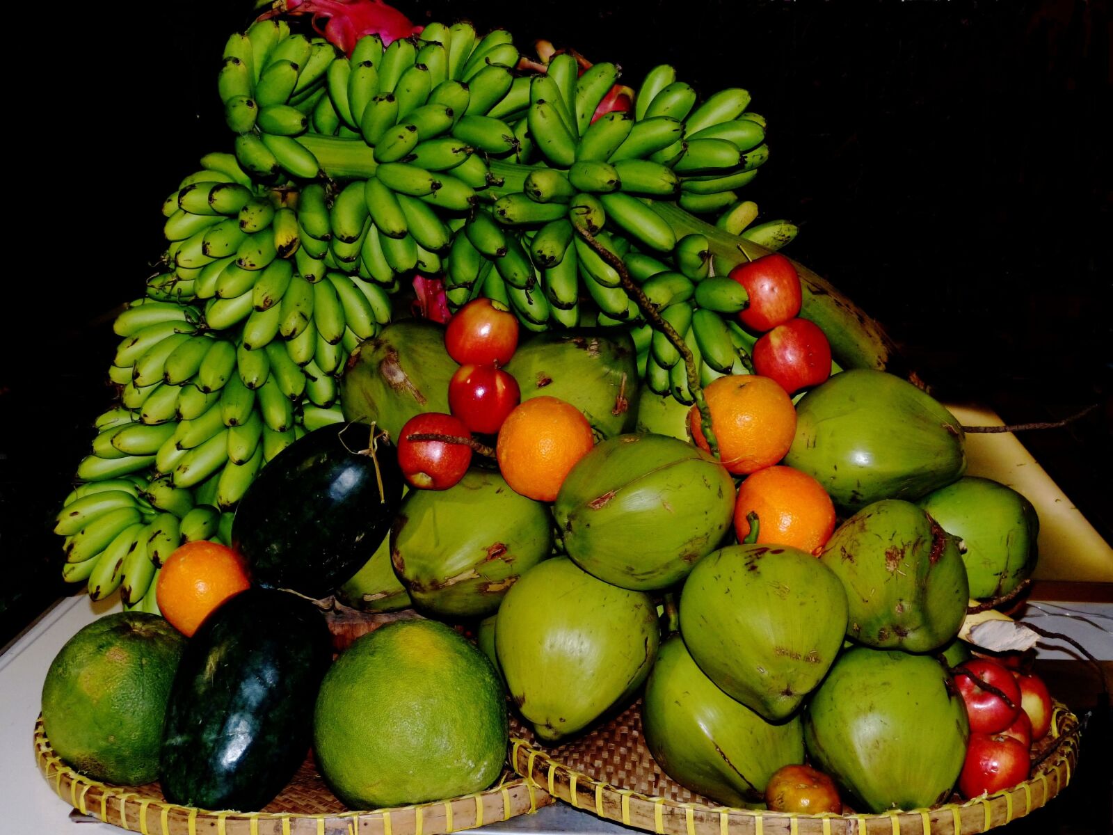 Panasonic Lumix DMC-FZ150 sample photo. Fruit, food, orange photography