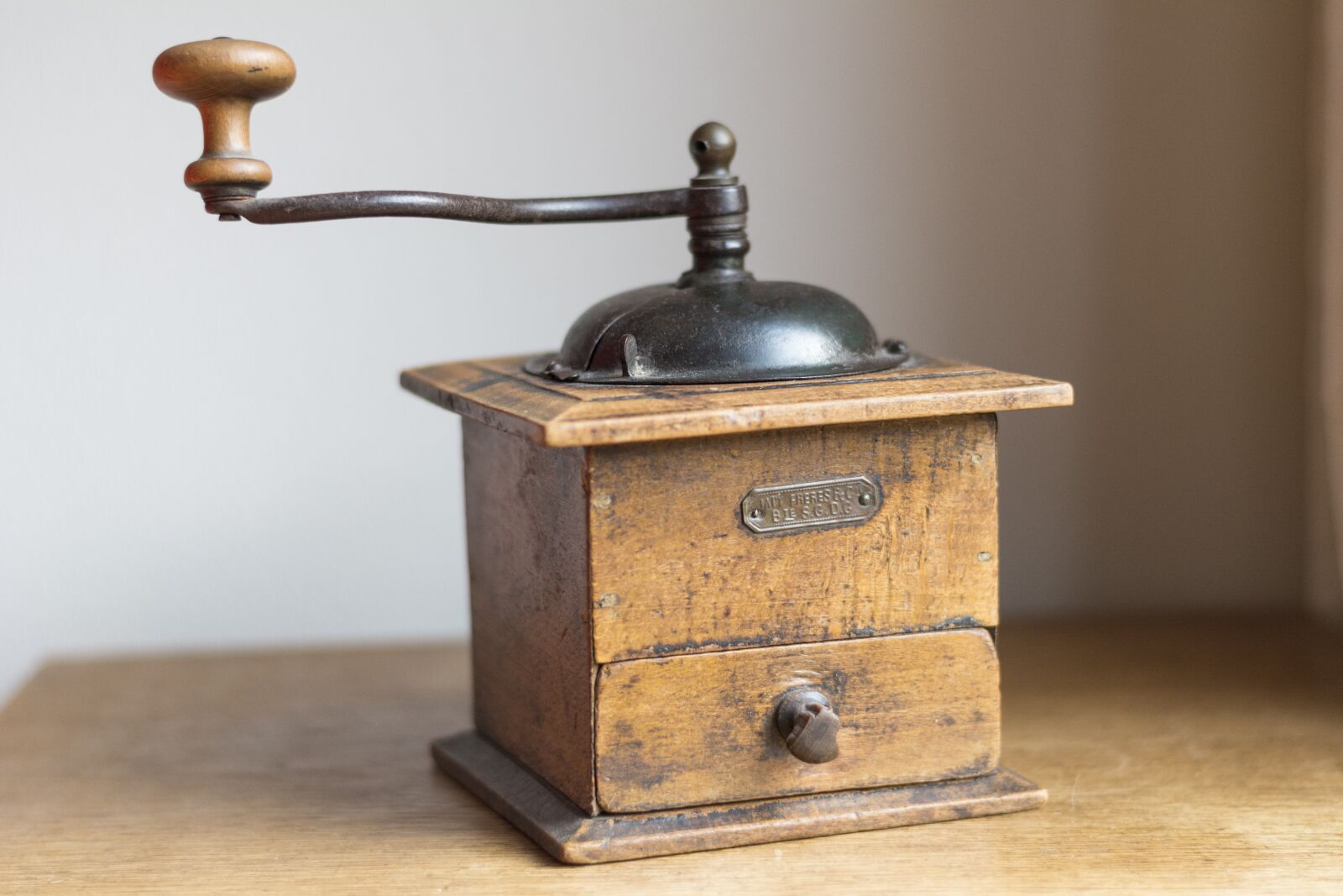 Nikon D5200 sample photo. Coffee grinder, coffee ground photography