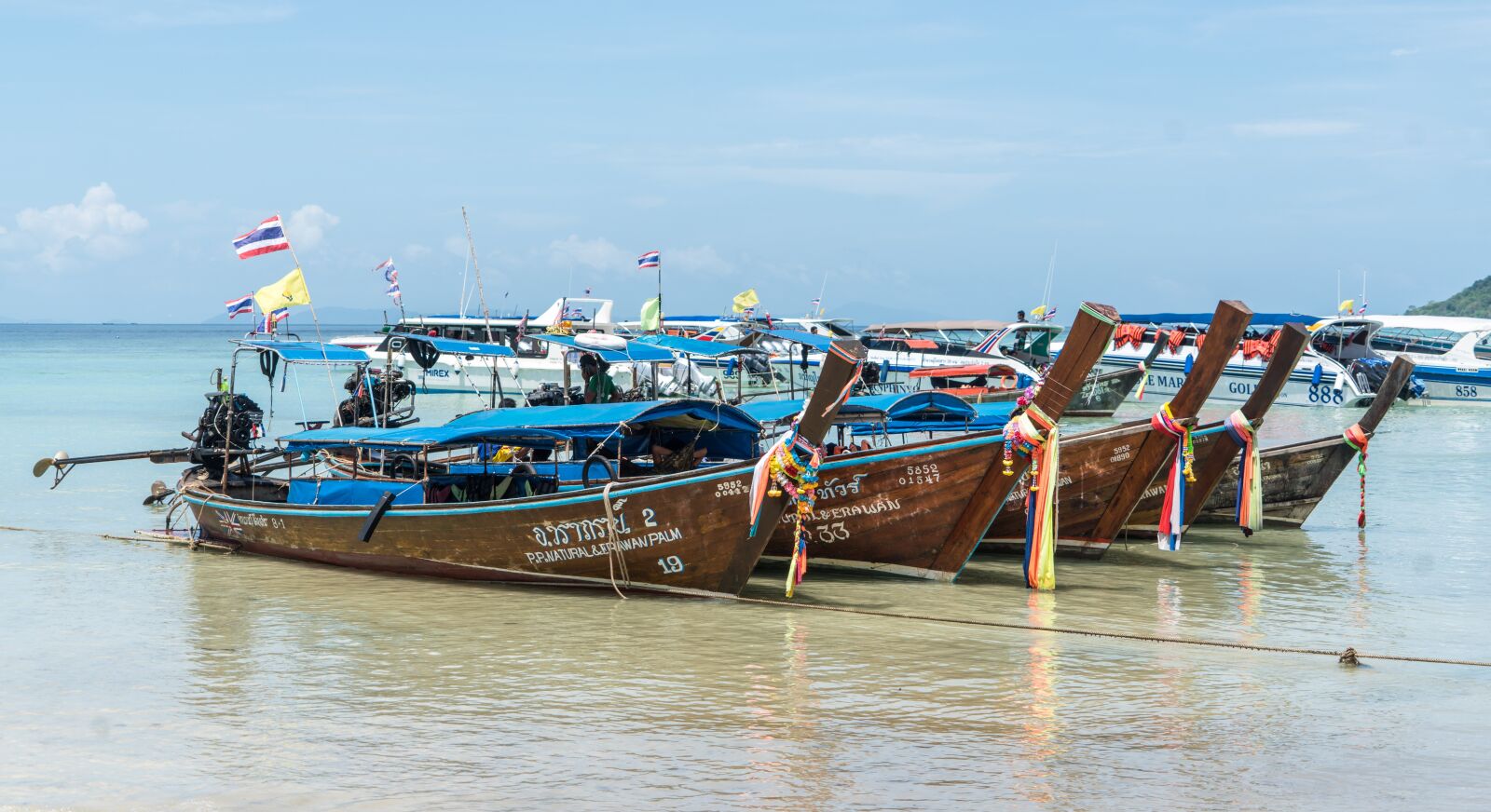Sony a7R II + Sony FE 24-240mm F3.5-6.3 OSS sample photo. Phi phi island tour photography