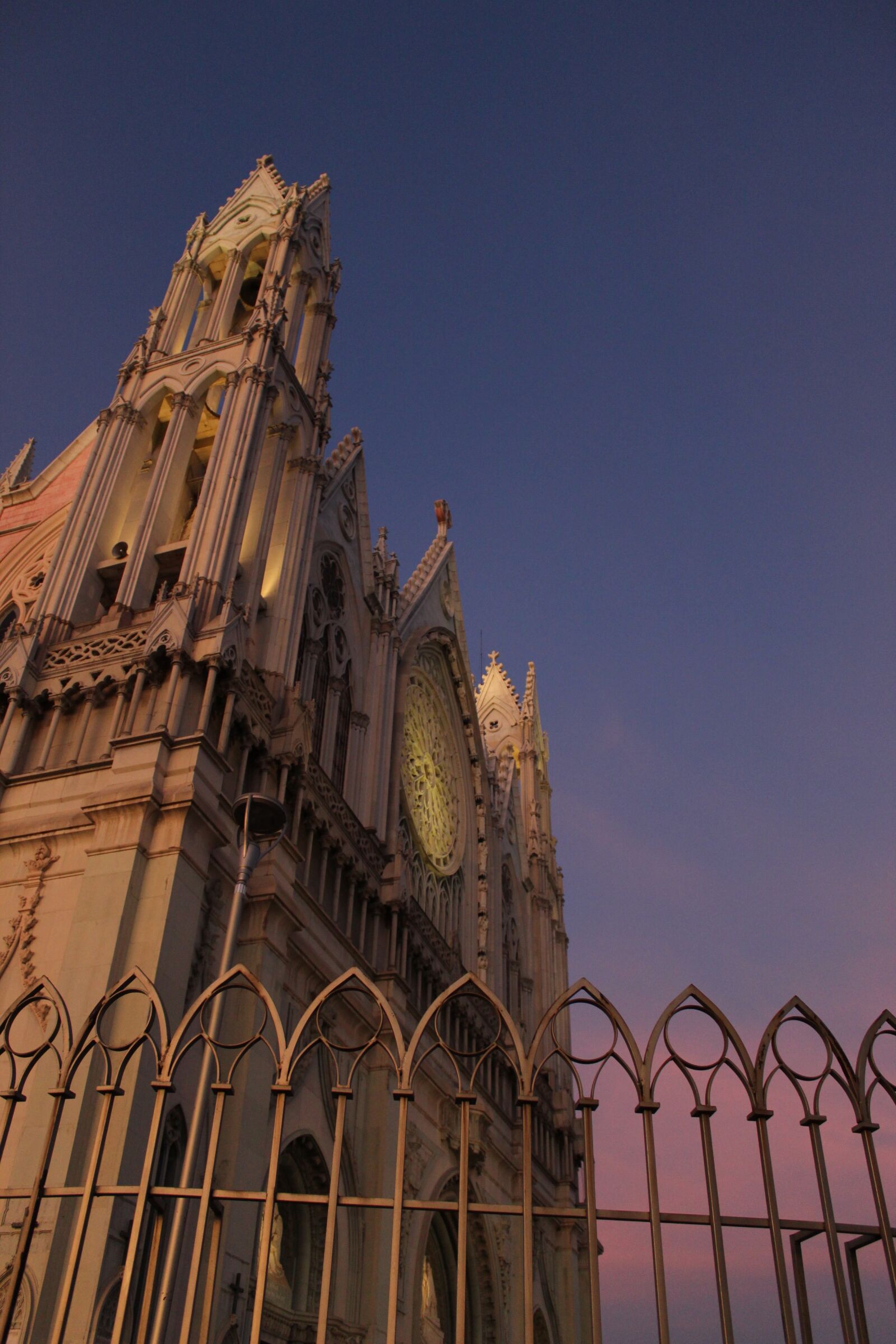 Canon EOS 1300D (EOS Rebel T6 / EOS Kiss X80) sample photo. Church, temple, catholic photography