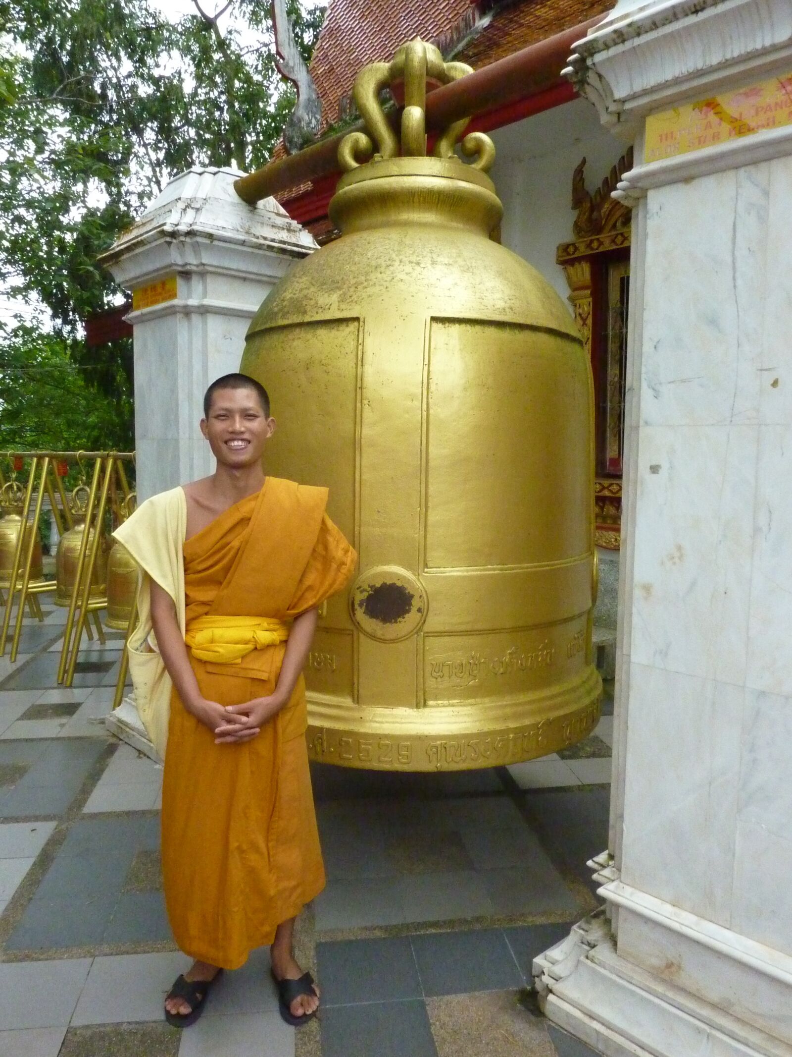 Panasonic DMC-TZ7 sample photo. Buddhist monk, thailand, bell photography