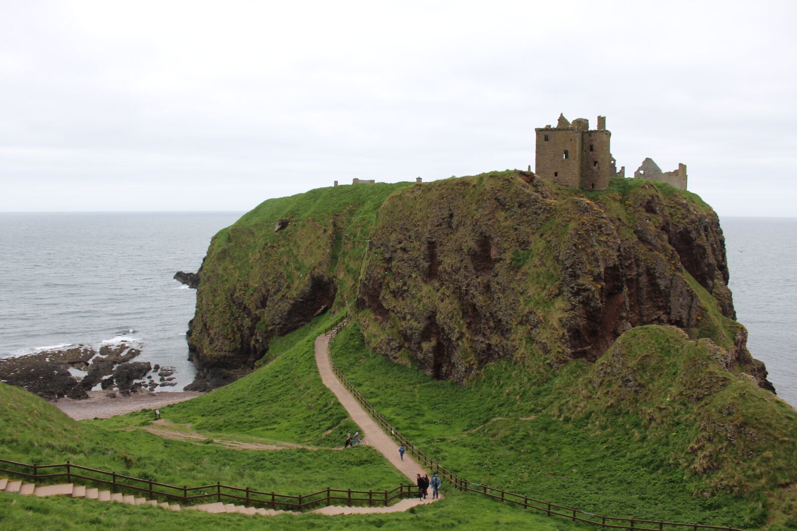 Canon EOS 1200D (EOS Rebel T5 / EOS Kiss X70 / EOS Hi) sample photo. Scotland, ruin, sea photography