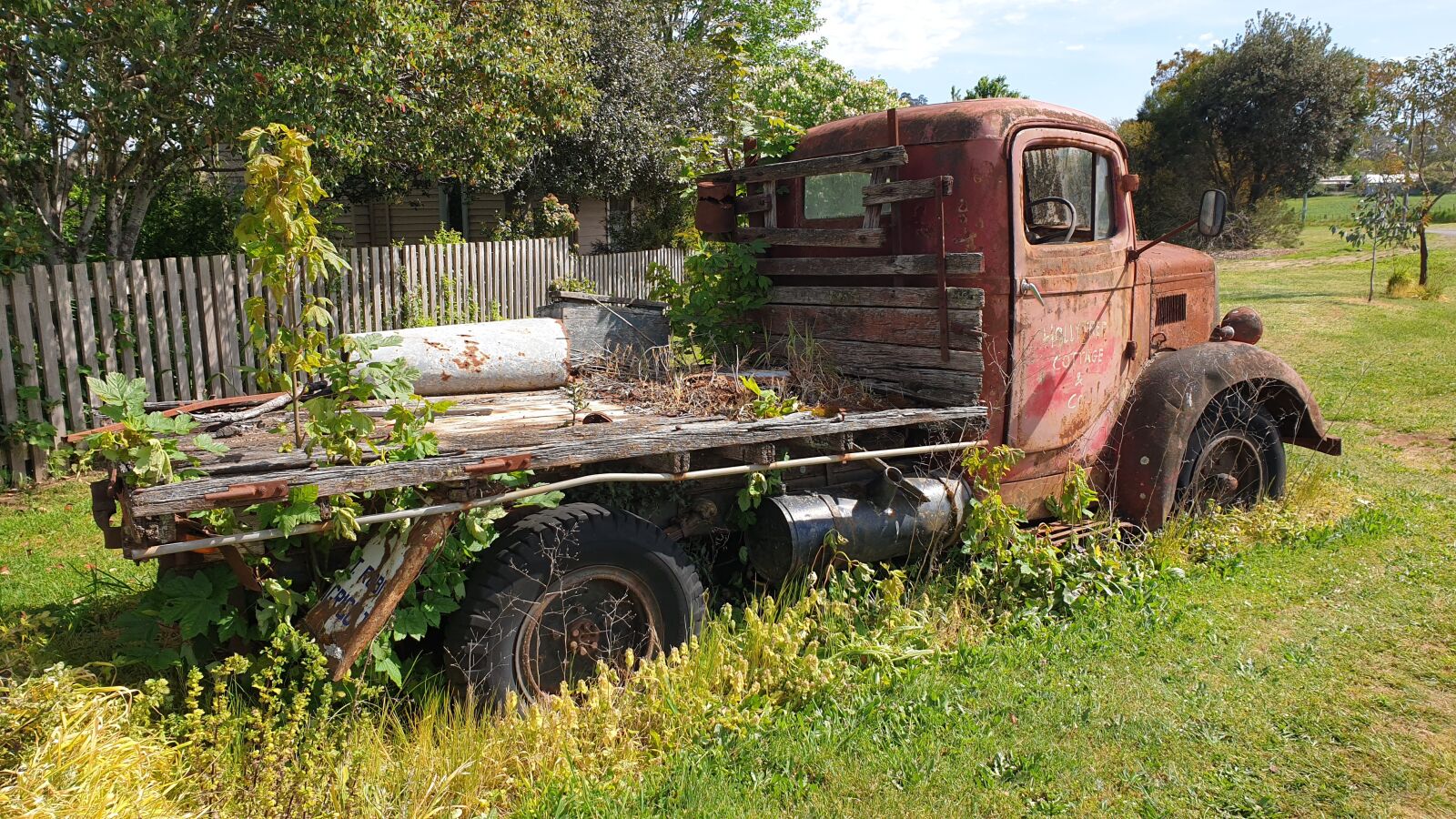 Samsung Galaxy S9+ sample photo. Old, rust, truck photography