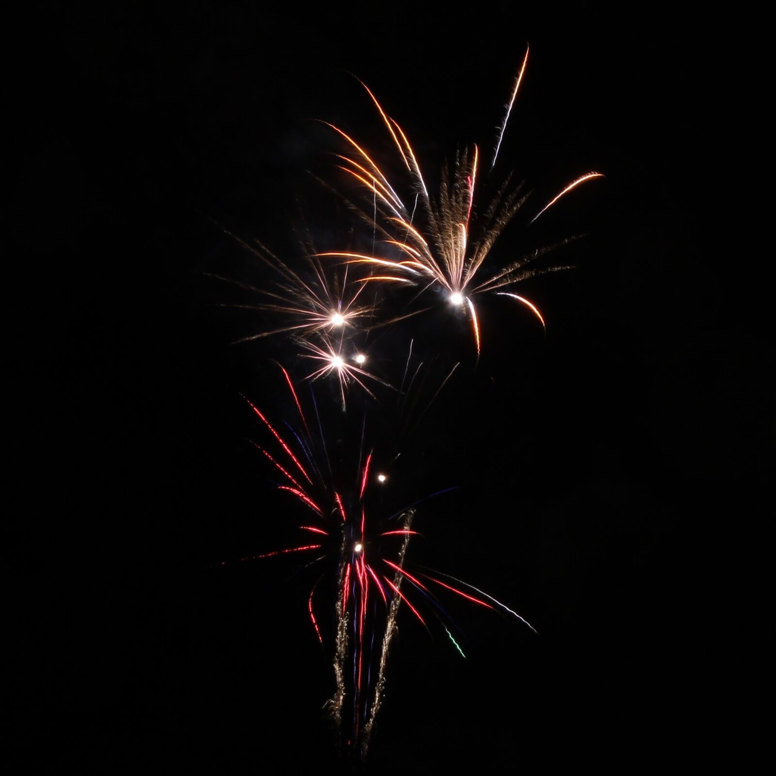 Canon EOS 550D (EOS Rebel T2i / EOS Kiss X4) sample photo. Fireworks, new year's eve photography