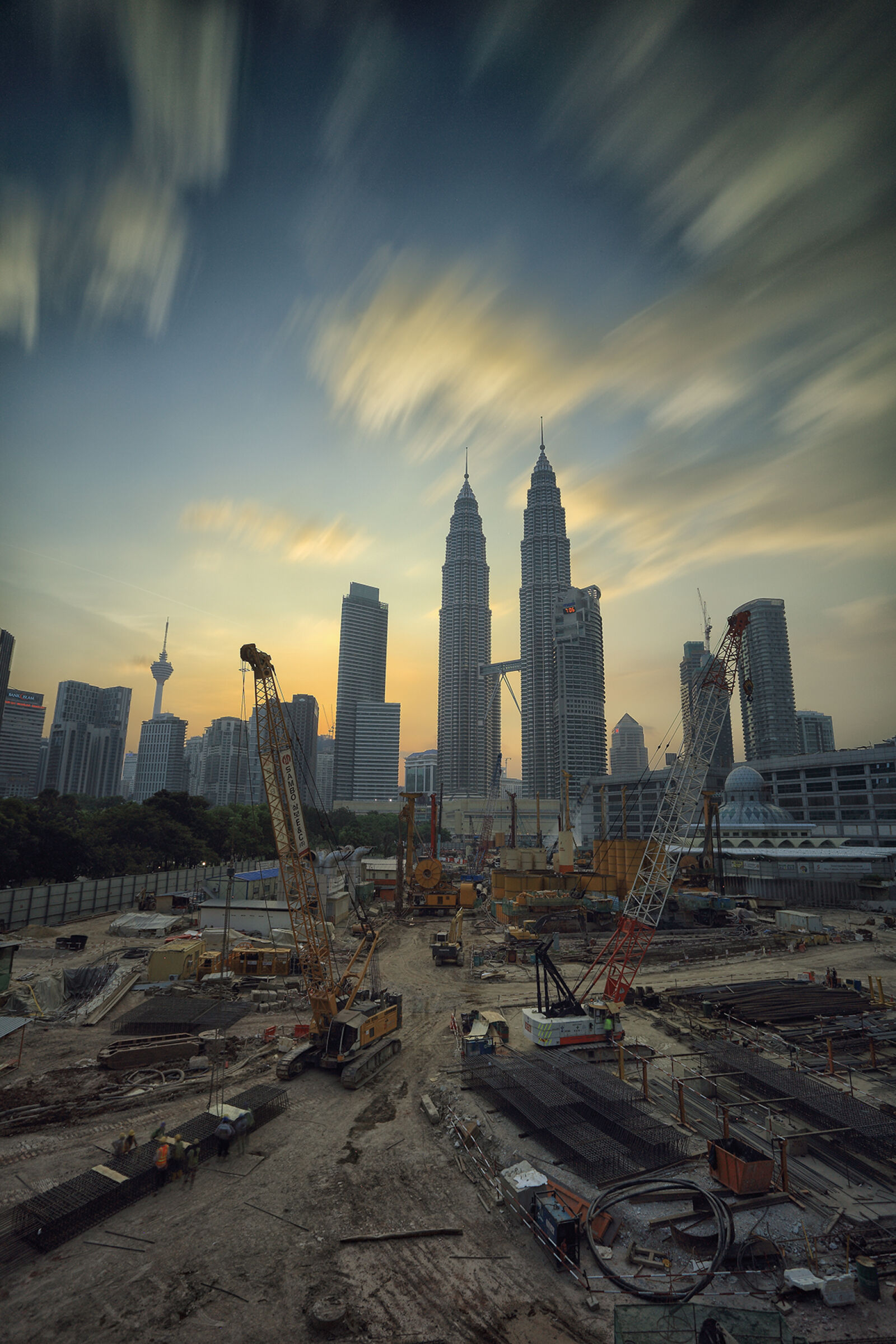 Canon EF 17-40mm F4L USM sample photo. Architecture, buildings, business, city photography