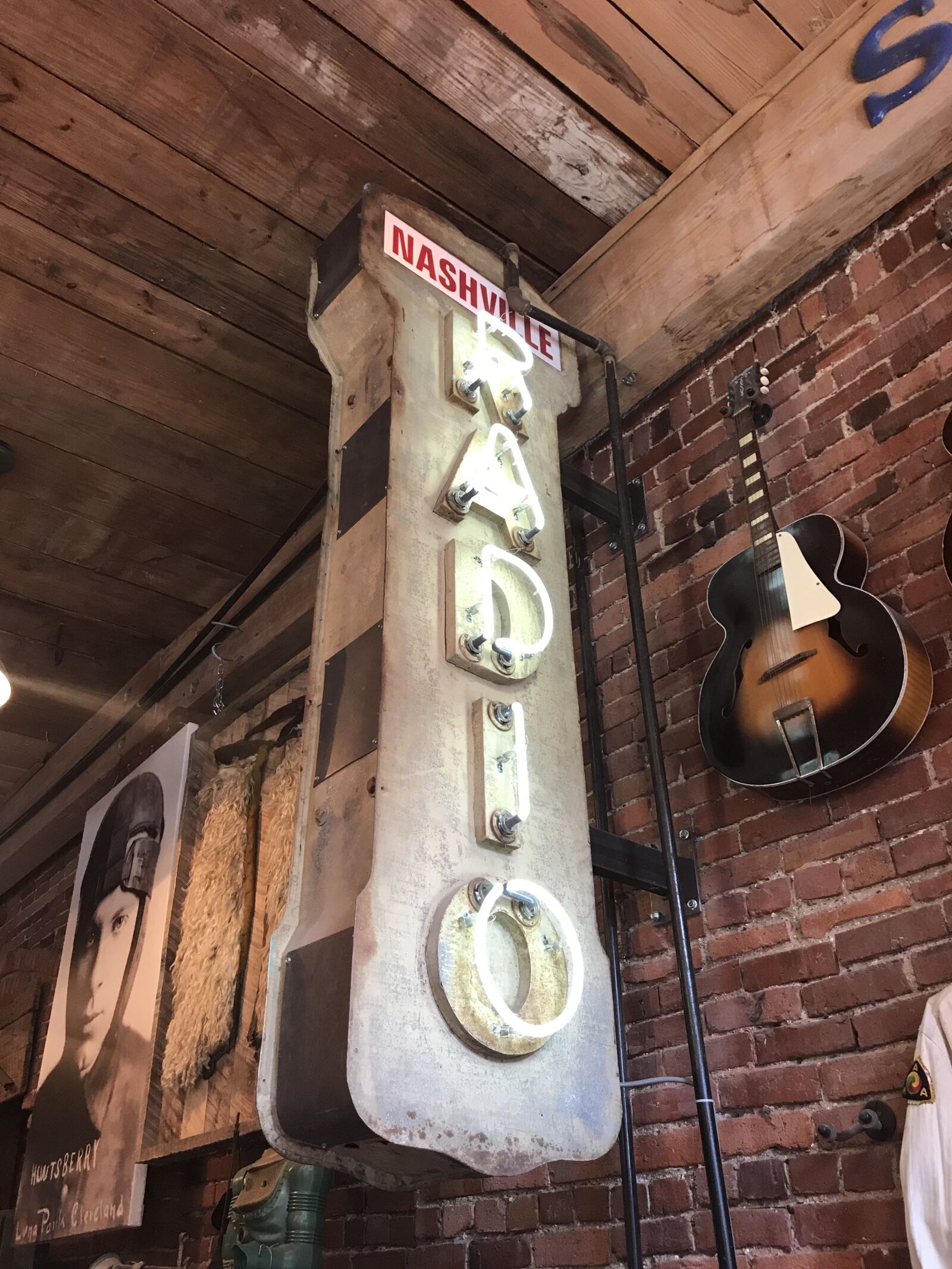 iPhone 7 Plus back dual camera 3.99mm f/1.8 sample photo. Radio, antique, tennessee photography