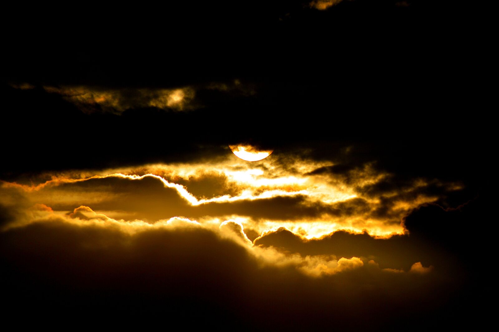 Nikon D3200 sample photo. Sunset, cloud cover, covered photography