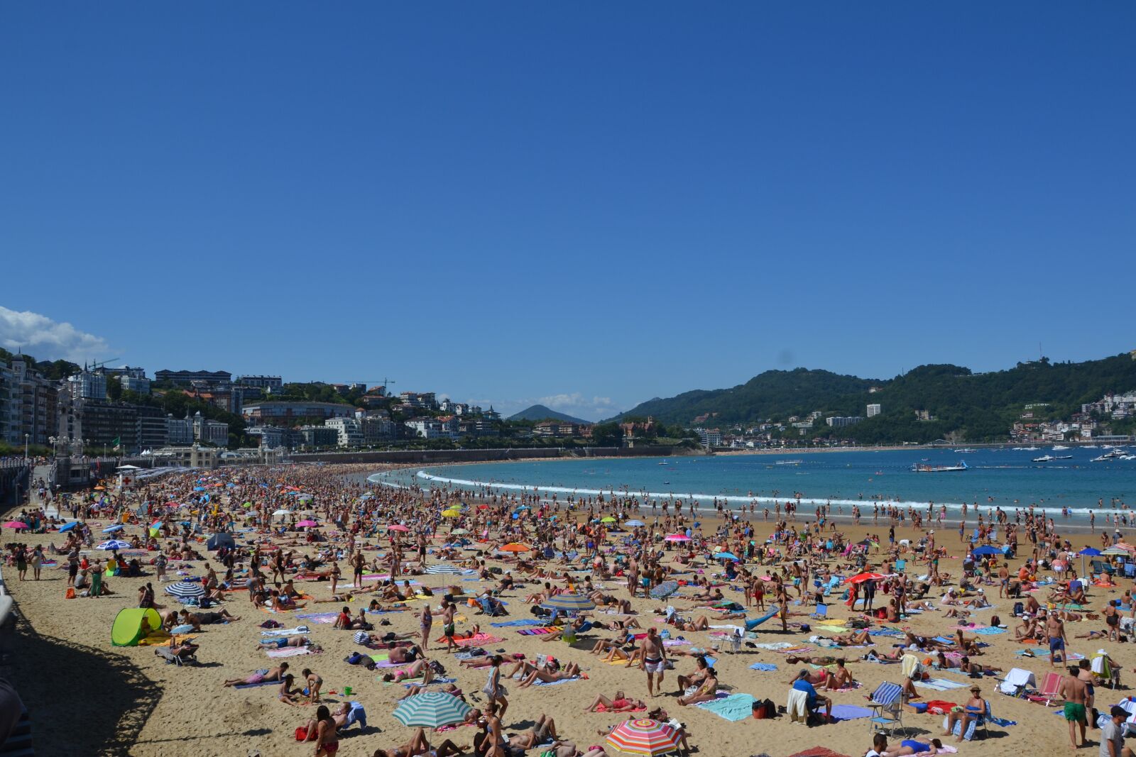 Nikon D3100 sample photo. Beach, people, crowd photography