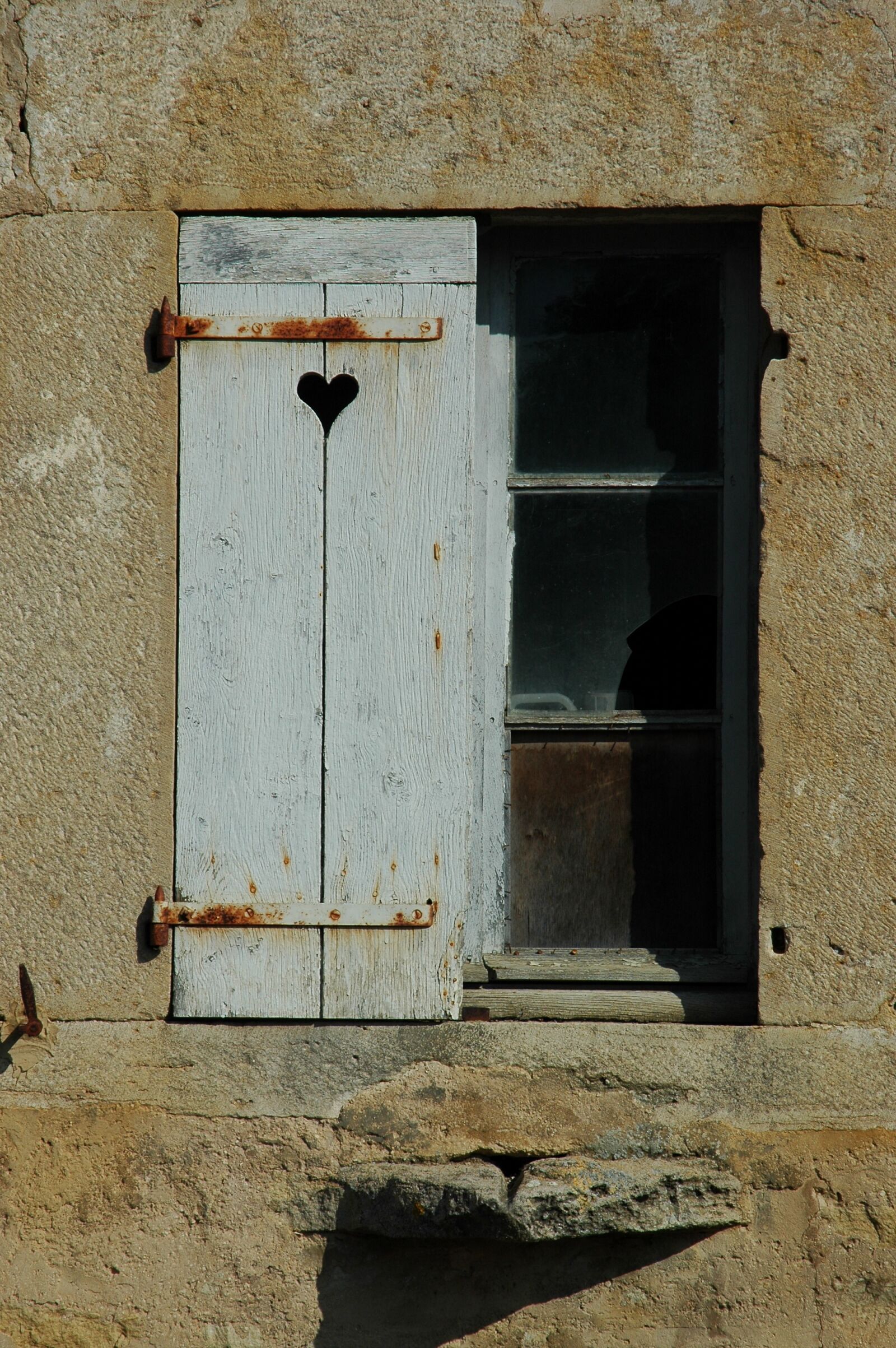 Nikon D70 sample photo. Shutter, antique, heart photography