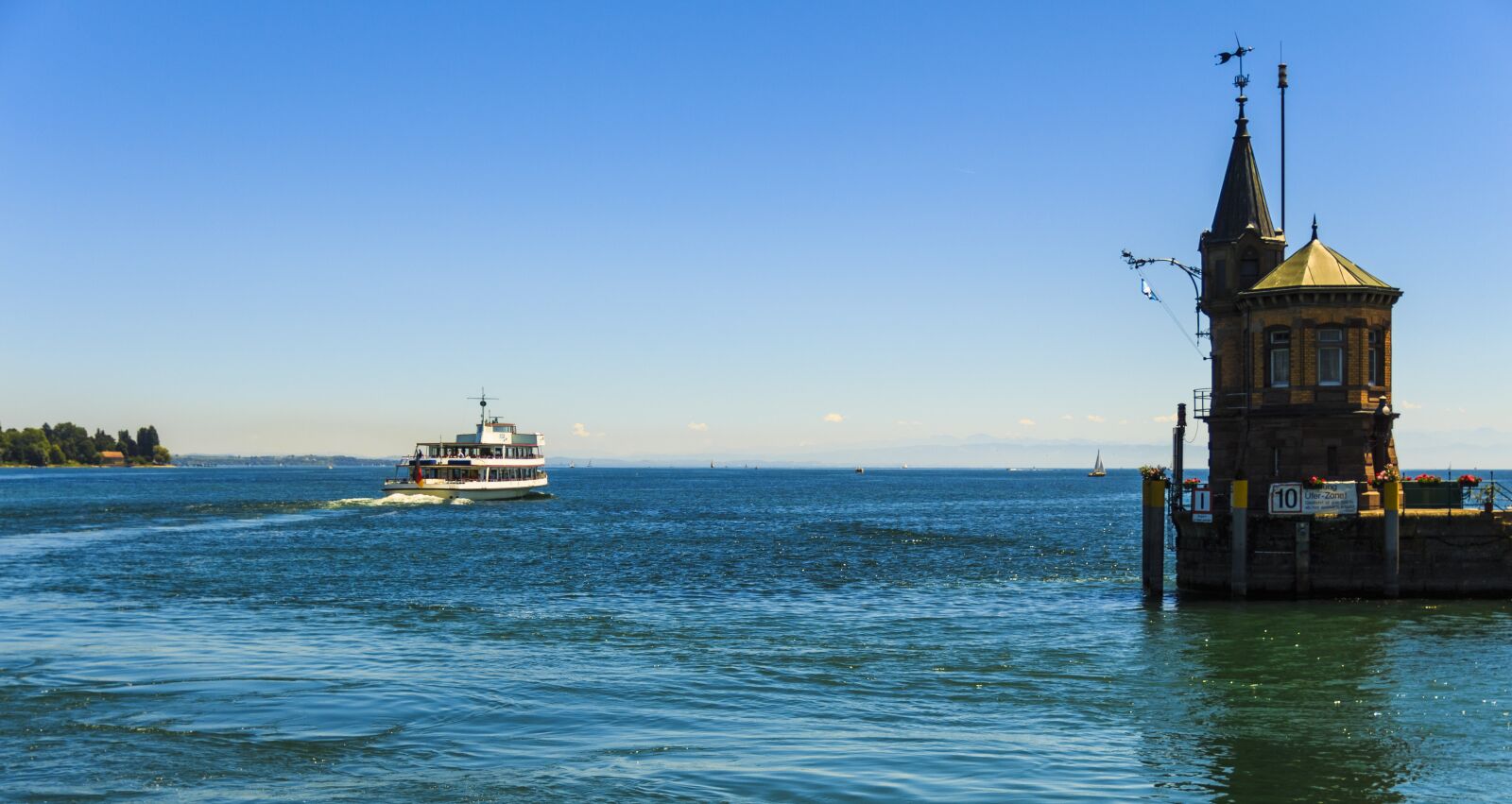 Canon EOS 650D (EOS Rebel T4i / EOS Kiss X6i) sample photo. Constance, harbour entrance, lake photography