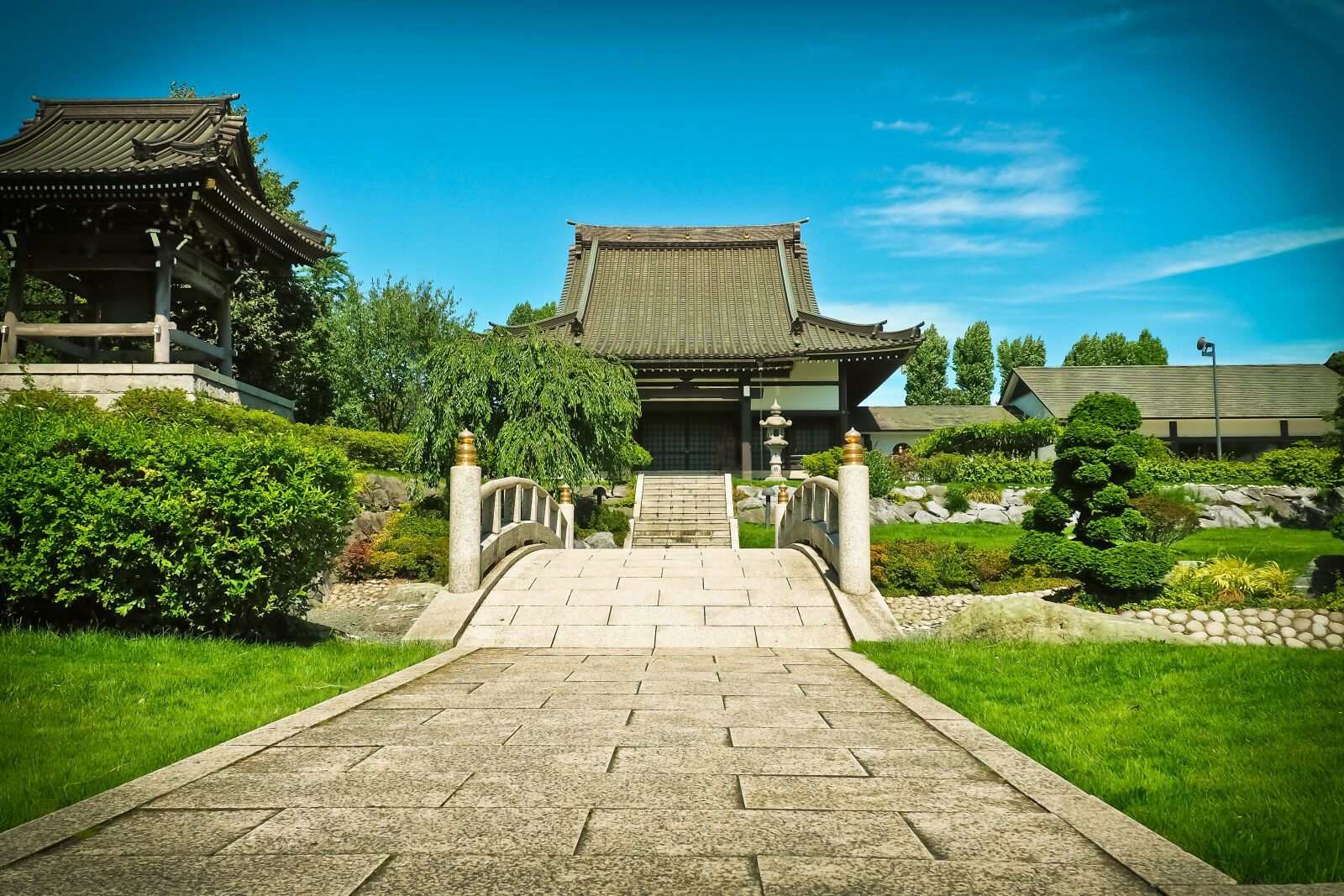 Olympus OM-D E-M10 sample photo. Architecture, asia, building photography