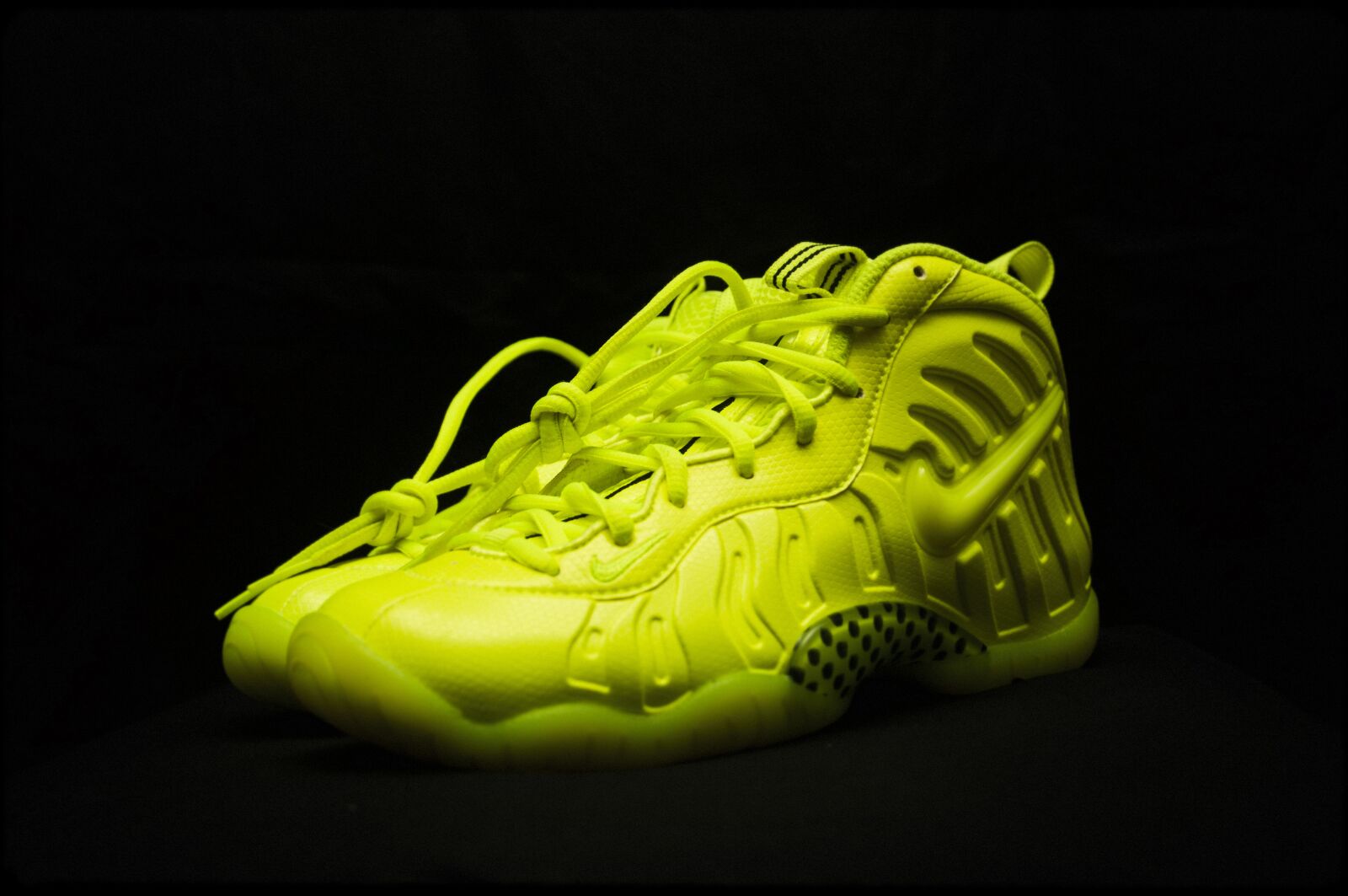 Nikon D90 sample photo. Sneakers, nike, new balance photography