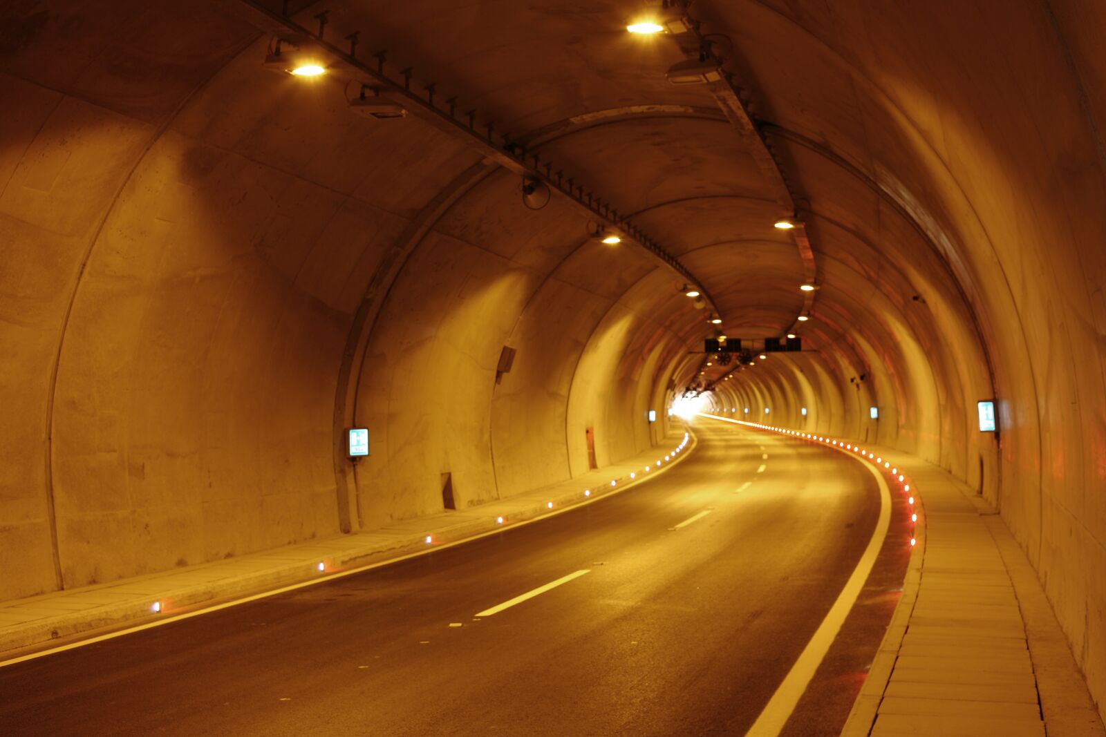 Canon EOS 5D Mark II sample photo. Tunnel, car, music photography