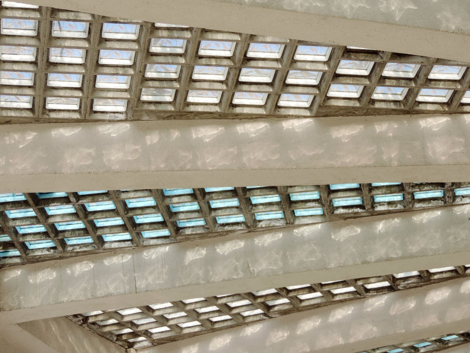 Nikon Coolpix P520 sample photo. Facade, futuristic, glass, modern photography