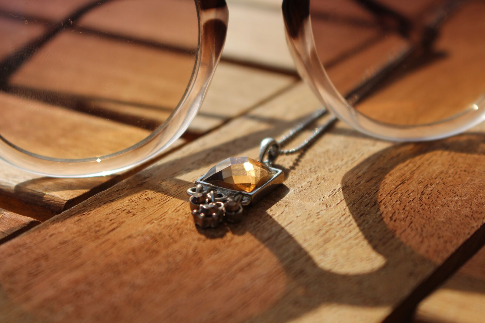 Canon EOS 700D (EOS Rebel T5i / EOS Kiss X7i) sample photo. Sunglasses, jewellery, accessories photography