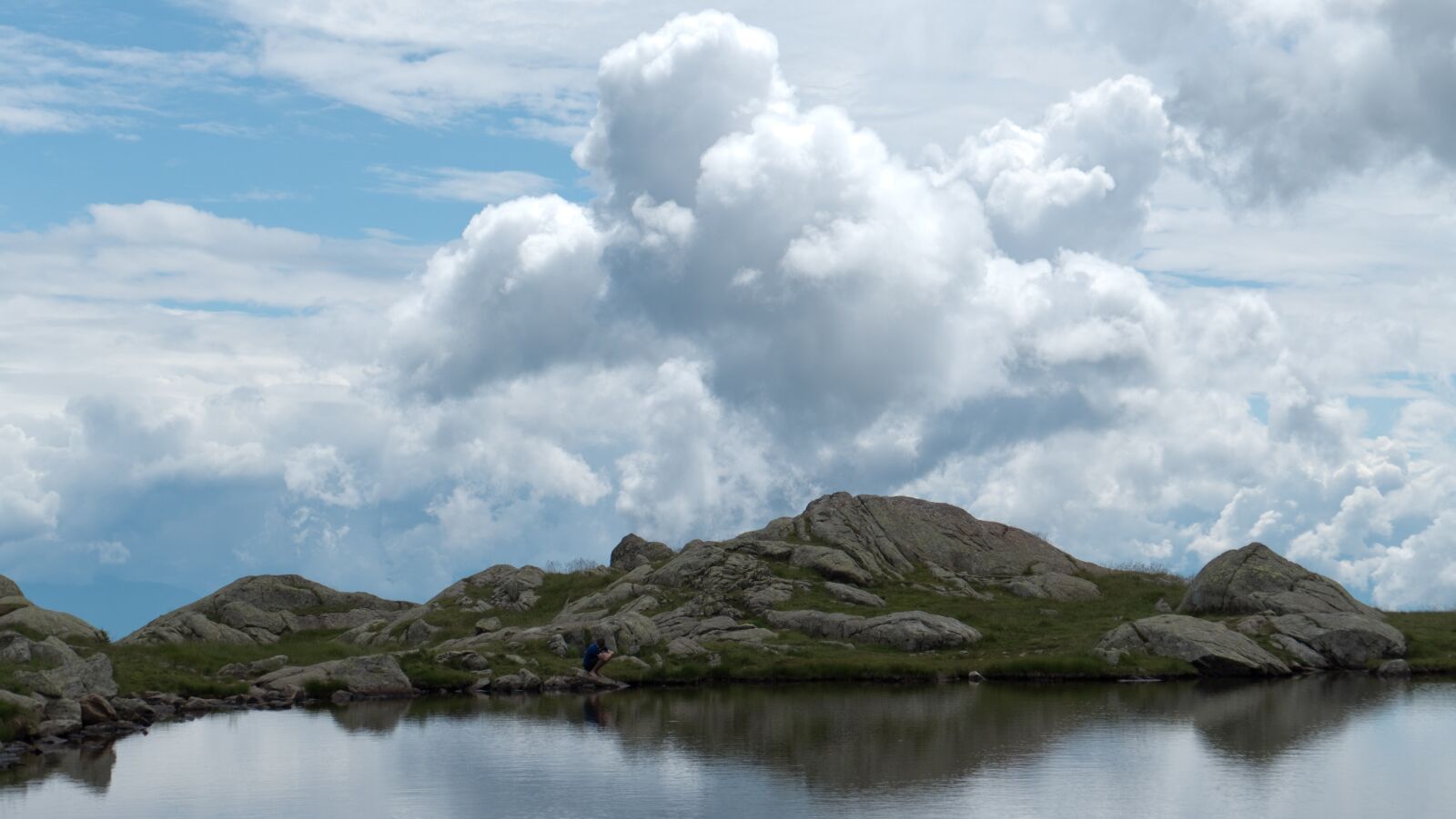 Panasonic Lumix DMC-FZ1000 sample photo. Clouds, sky, lake photography