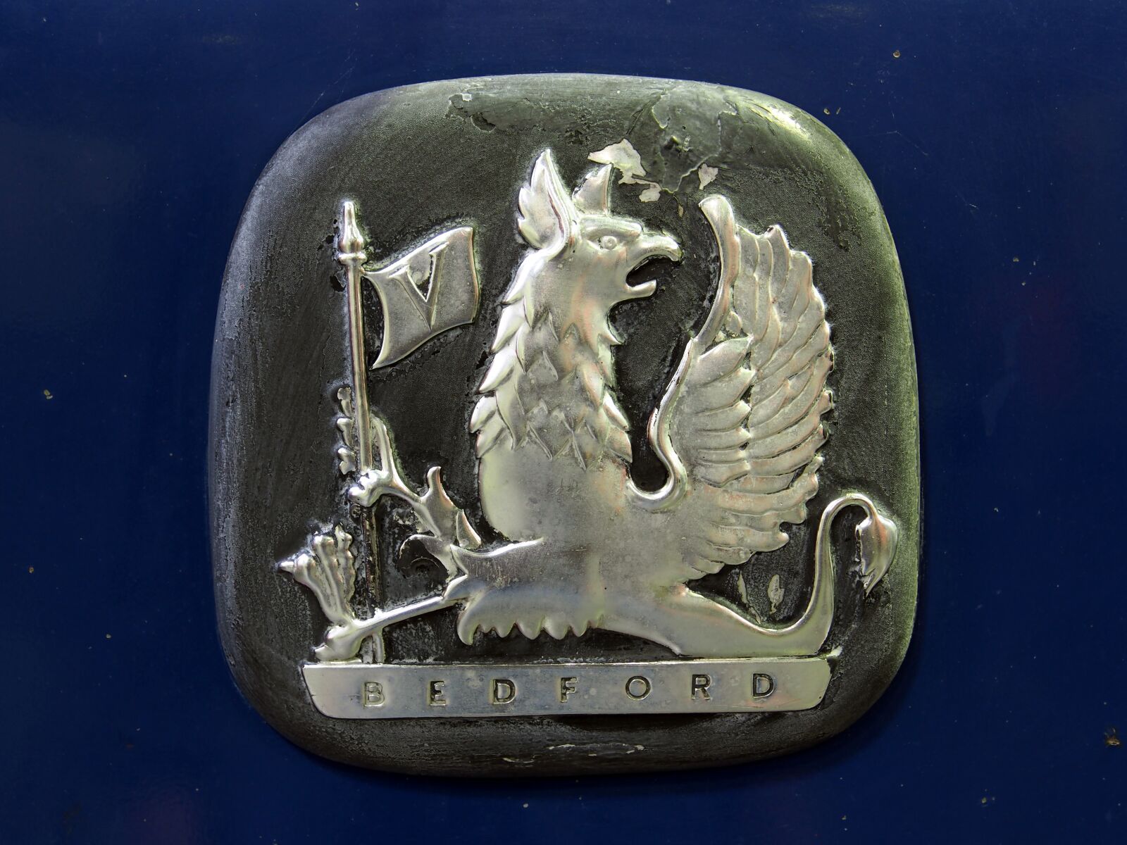 OLYMPUS M.12-50mm F3.5-6.3 sample photo. Bedford, ornament, logo photography