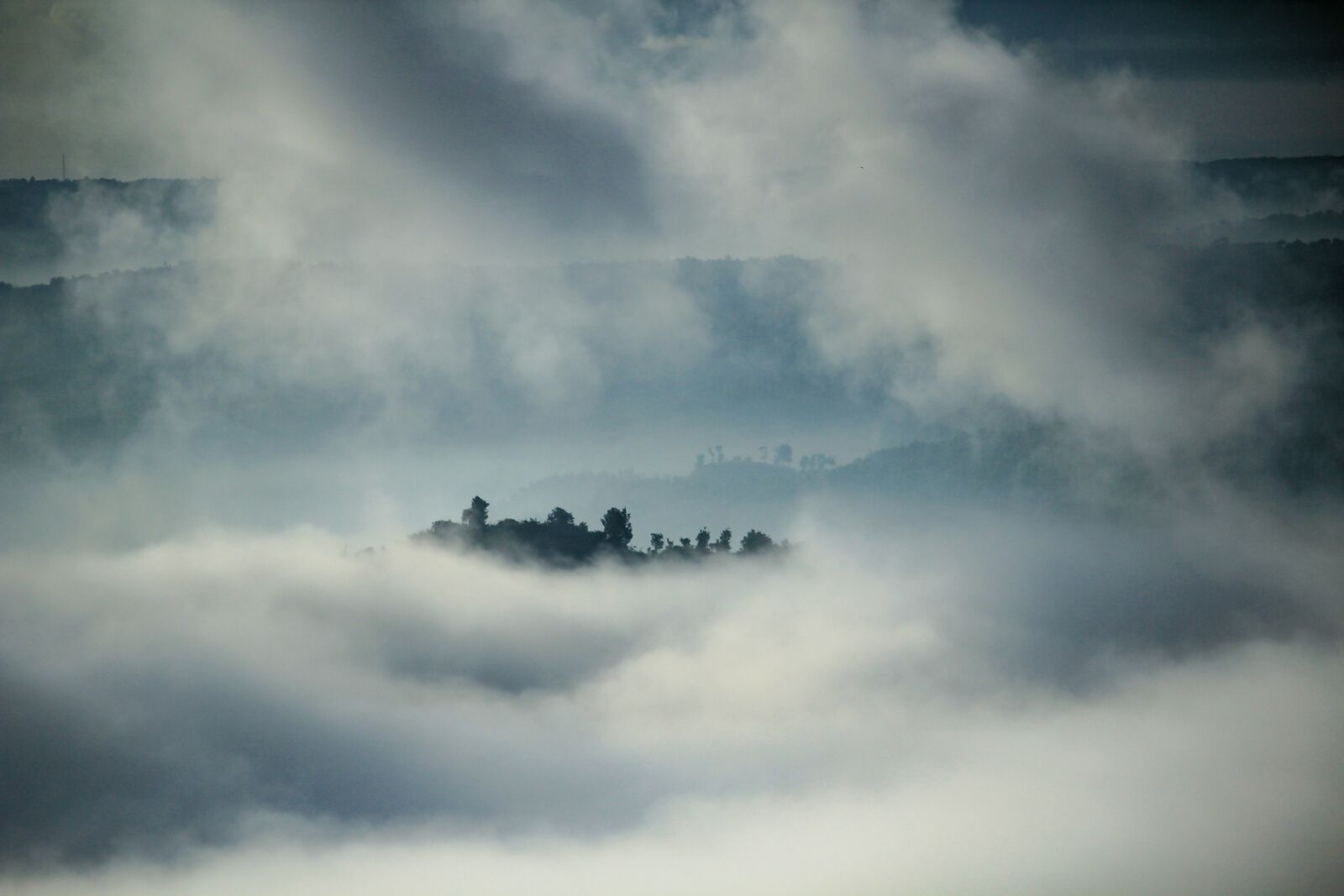 Canon EF-S 55-250mm F4-5.6 IS STM sample photo. Clouds, tree, peak photography