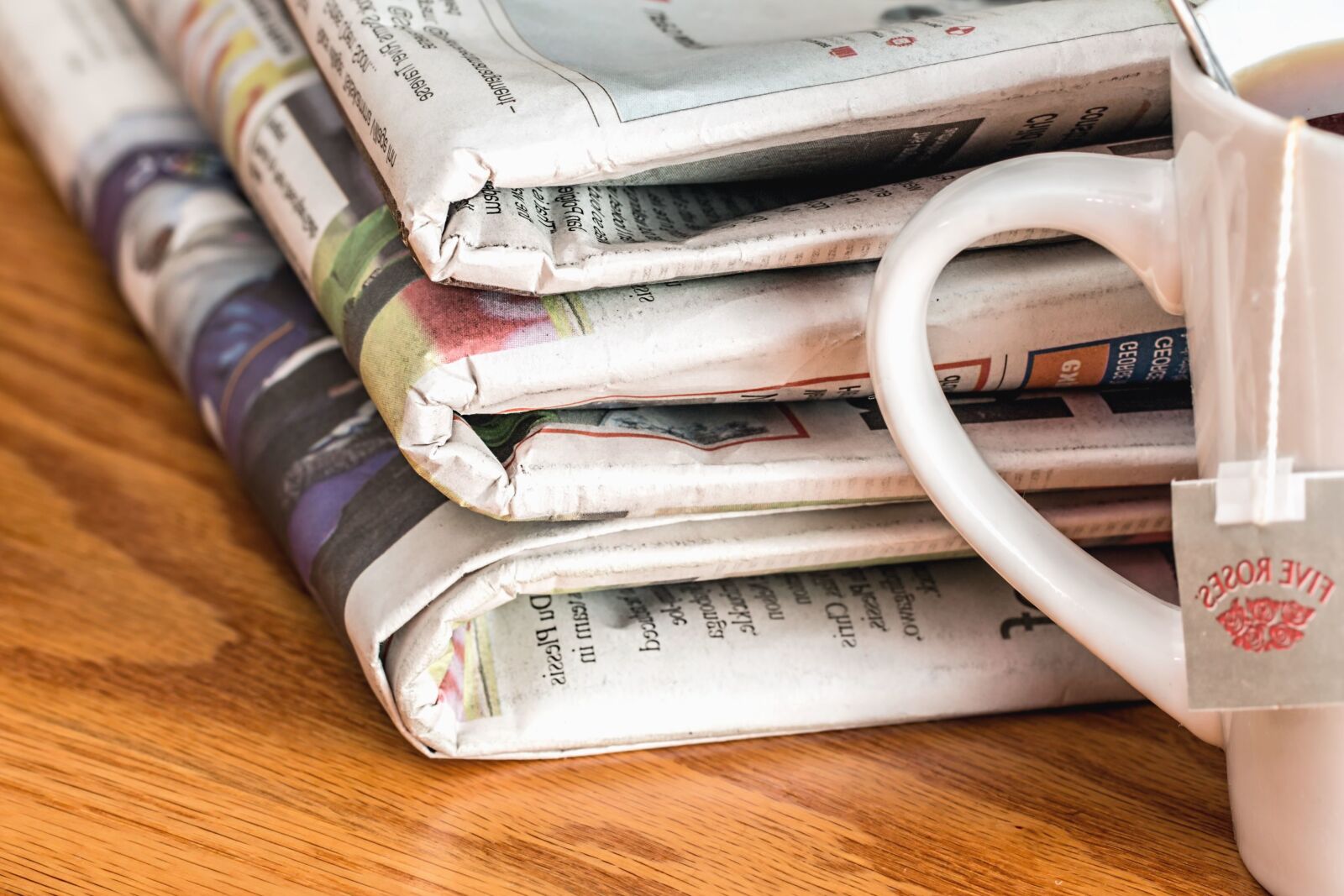 Canon EOS 70D sample photo. Newspapers, paper, news, cup photography
