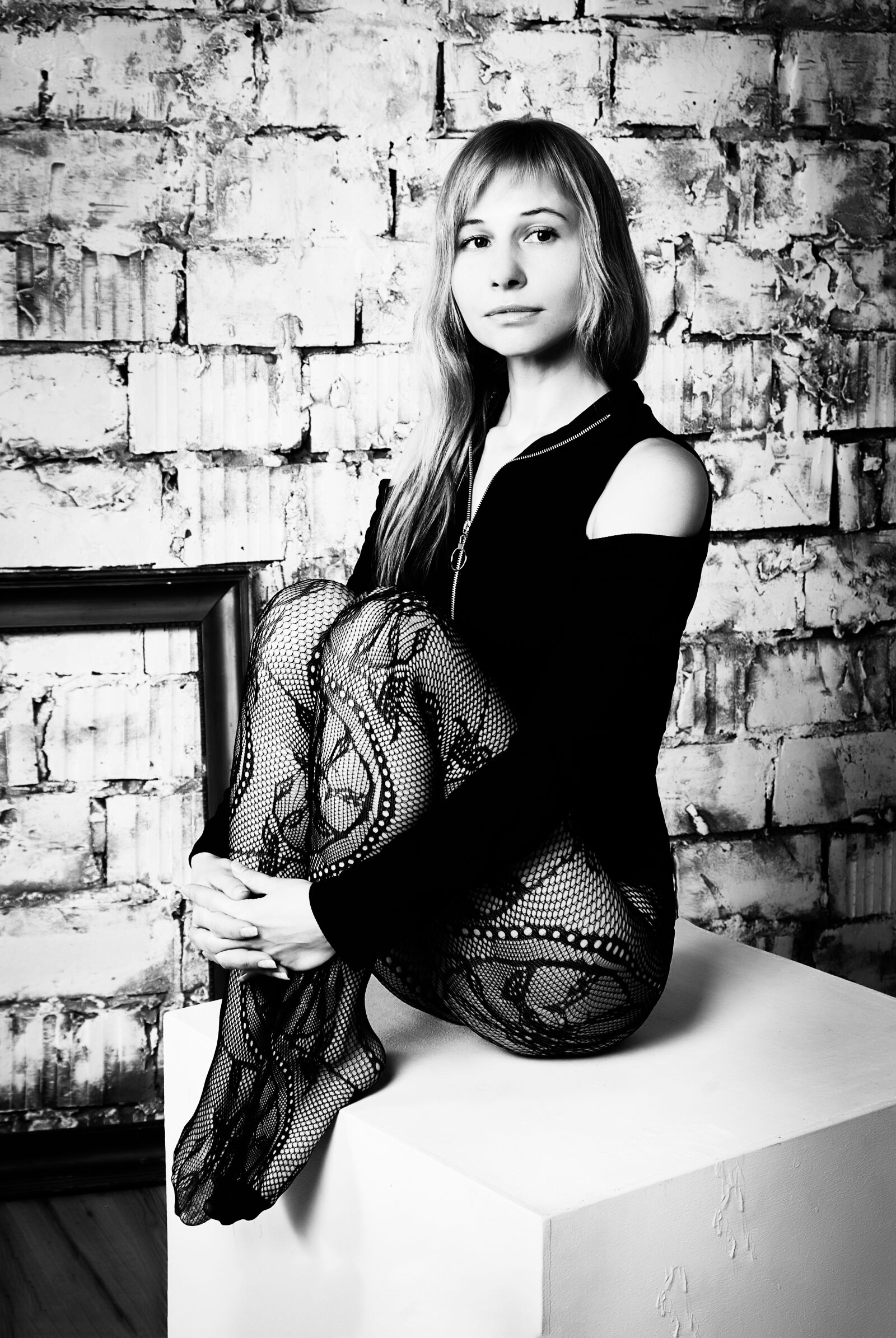 Canon EOS 5D Mark II sample photo. Sitting, girl, legs photography