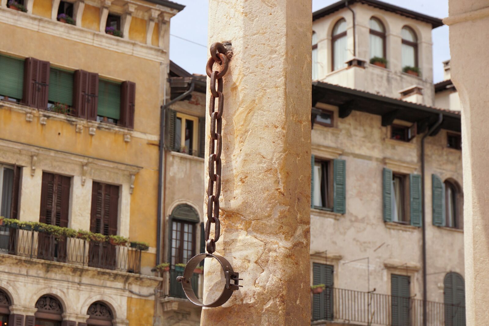 Sony a6000 sample photo. Verona, italy, punishment photography