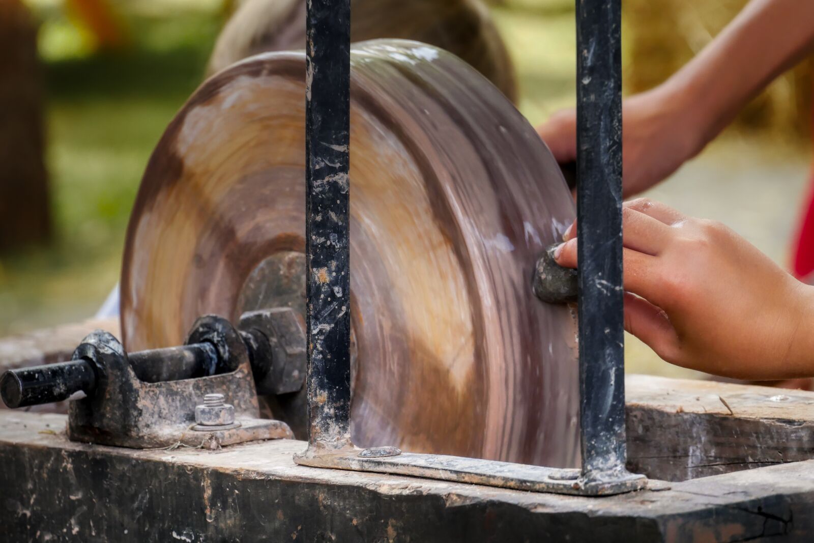Panasonic Lumix DMC-GX8 sample photo. Wheel, grinding stone, craft photography