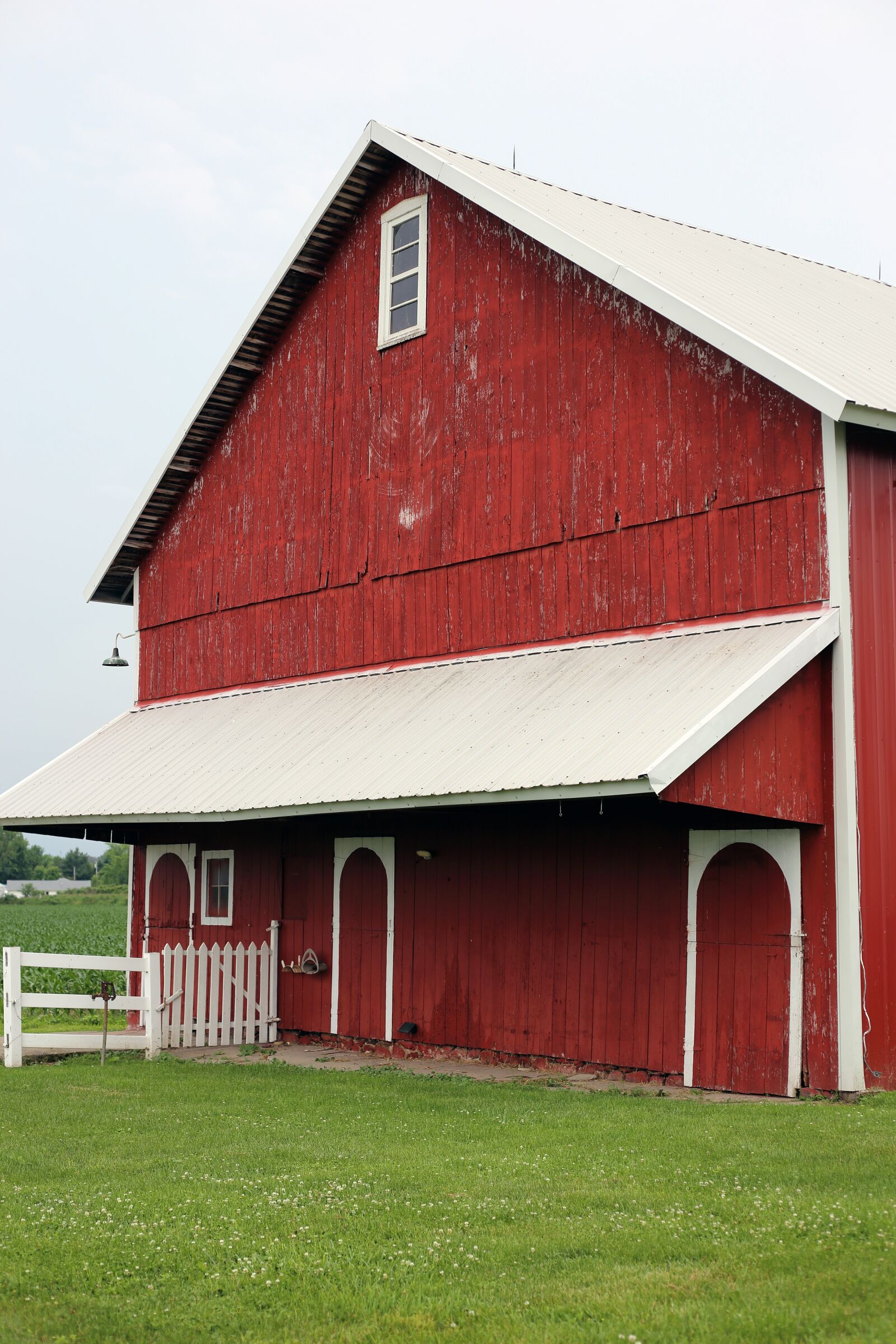 Canon EF 50mm F1.8 II sample photo. Barn, red barn, wood photography