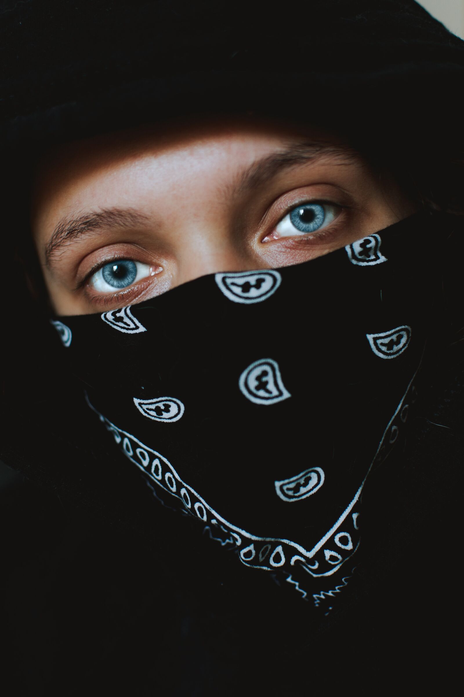Nikon D5200 sample photo. Woman, mask, blue eye photography