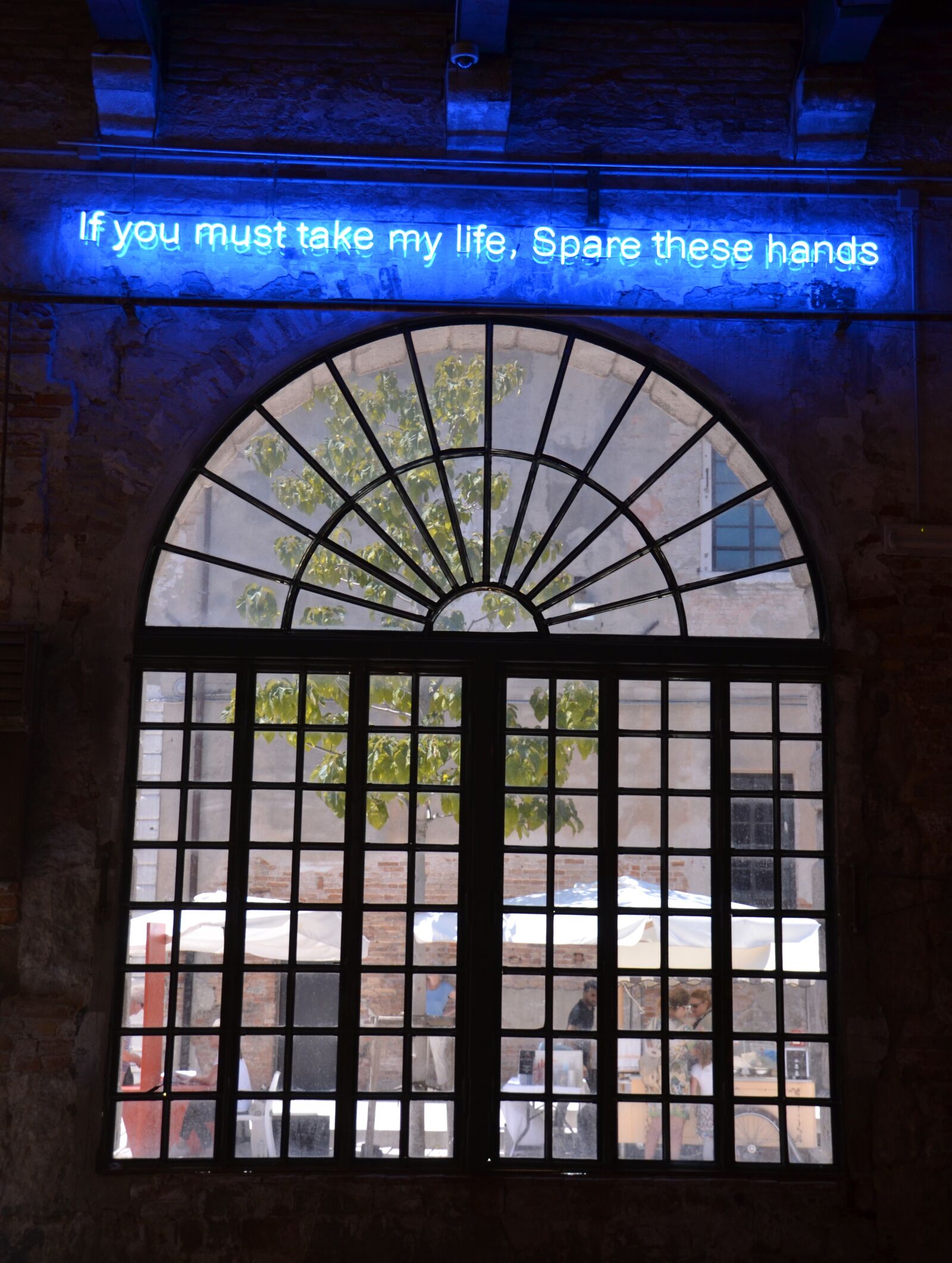 Nikon D7000 sample photo. Neon light, window, bow photography