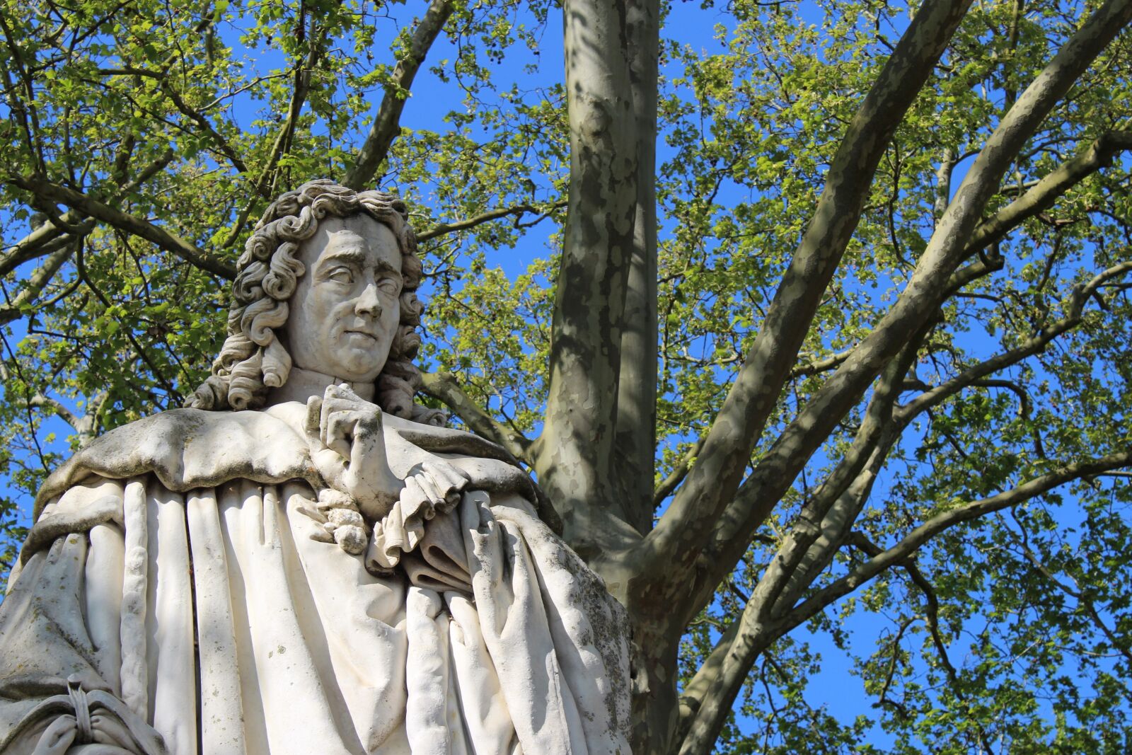 Canon EOS 1300D (EOS Rebel T6 / EOS Kiss X80) sample photo. Montesquieu, bordeaux, monument photography