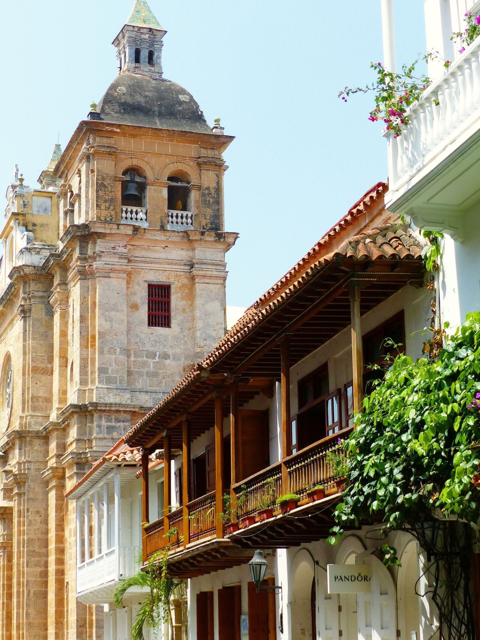 Panasonic Lumix DMC-FZ200 sample photo. Cartagena, historic center, colombia photography