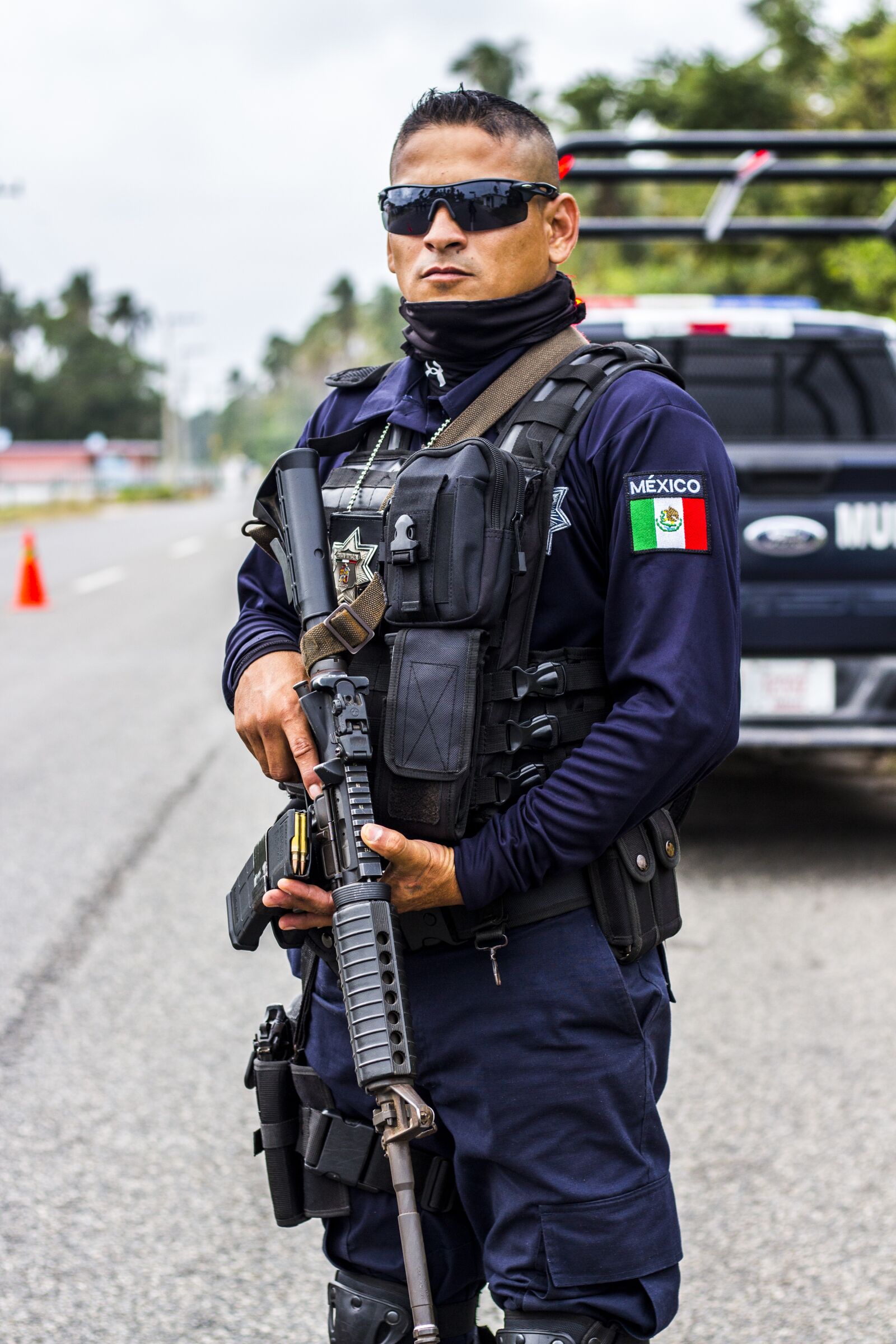 Canon EOS 700D (EOS Rebel T5i / EOS Kiss X7i) sample photo. Security, police, weapon photography