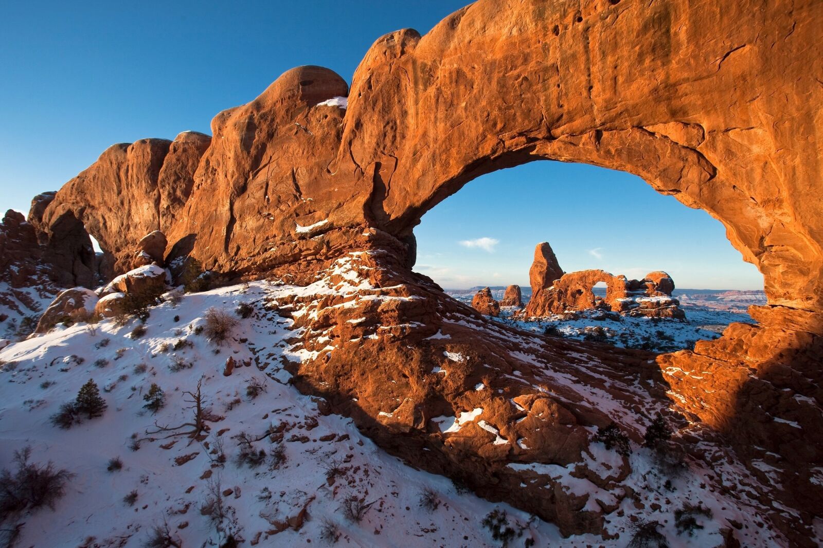 Canon EOS 5D Mark II sample photo. Turret arch, snow, winter photography