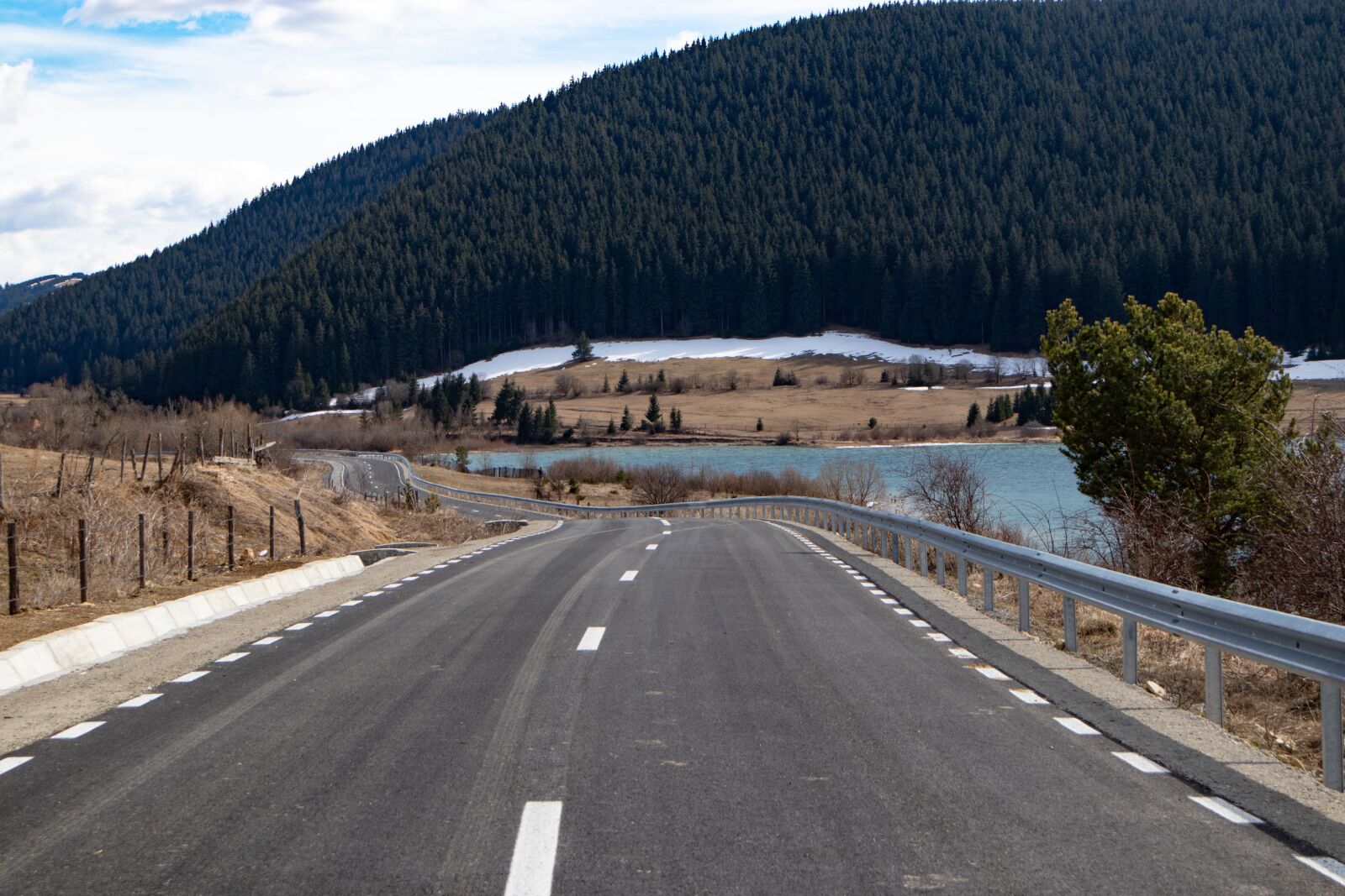 Canon EOS M100 sample photo. Transylvania, romania, road photography