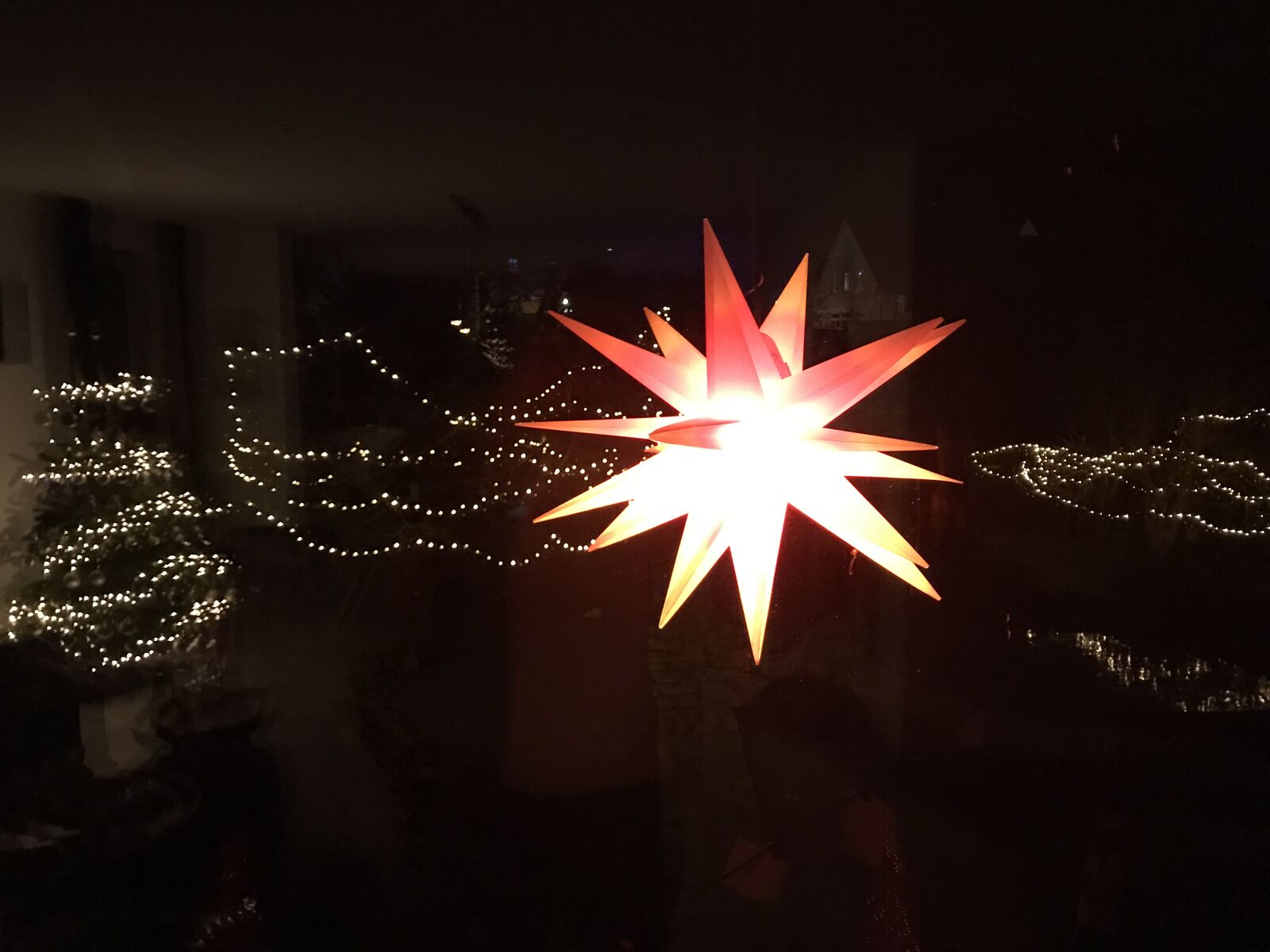 iPhone 7 back camera 3.99mm f/1.8 sample photo. Star, christmas, background photography